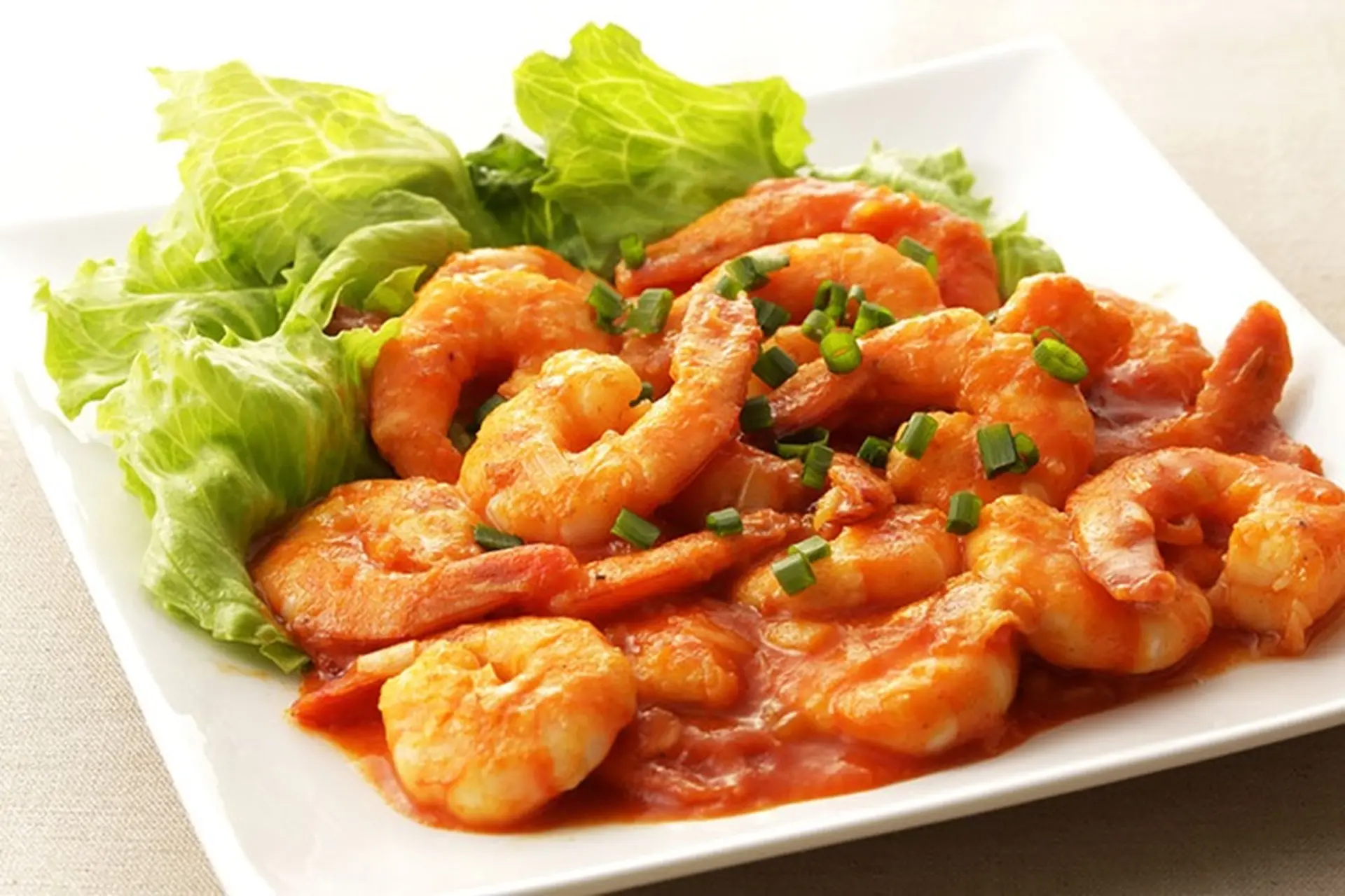 Hướng dẫn nhanh cách làm tôm sốt hạt thông: Món ăn hấp dẫn, mới lạ và ngon miệng