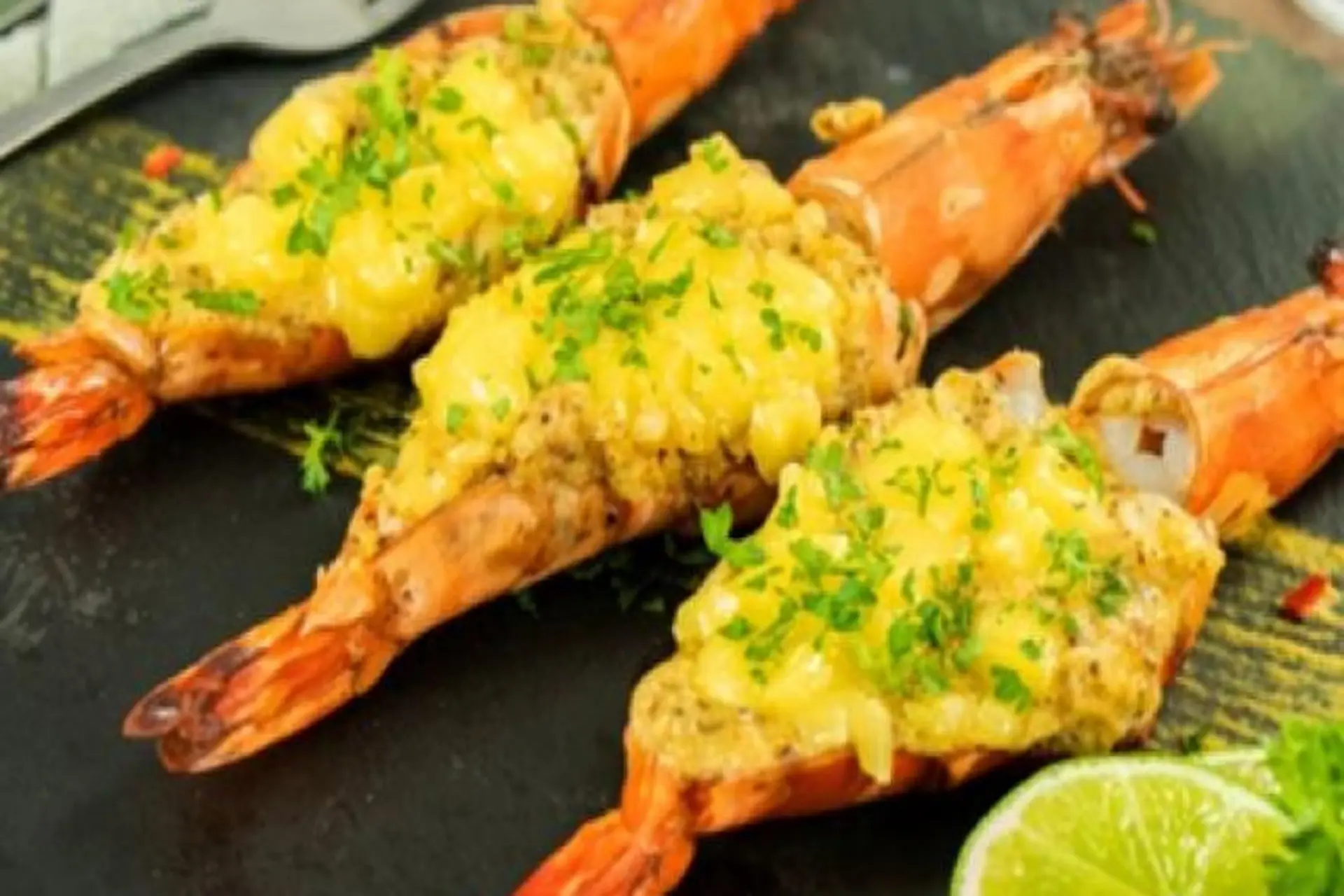 Bỏ túi ngay công thức tôm sú nướng phô mai béo ngon, đơn giản ngay tại nhà