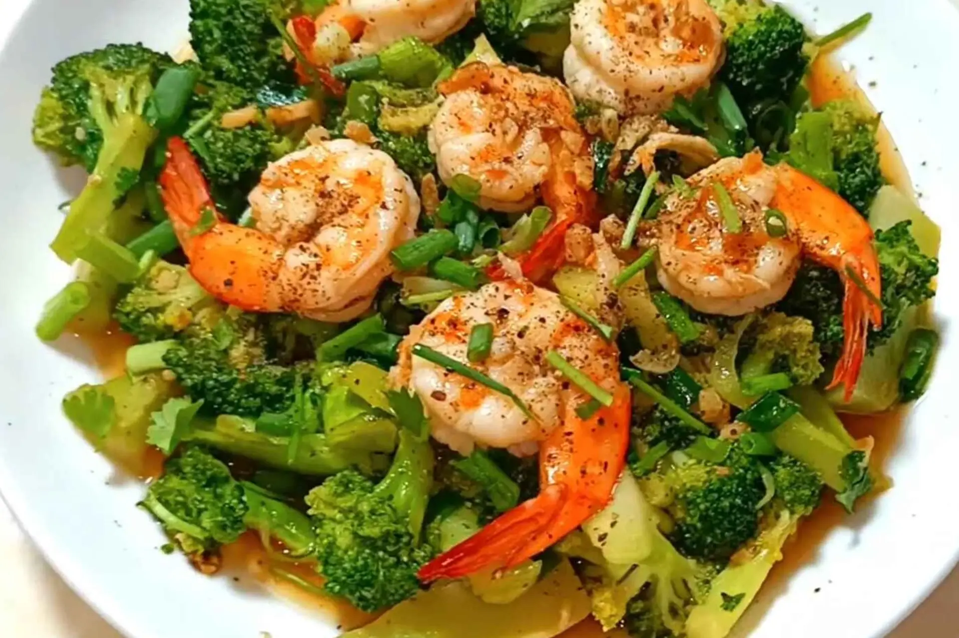 Trổ tài làm món tôm xào súp lơ thanh đạm, bổ dưỡng, ăn là ghiền, thử ngay!