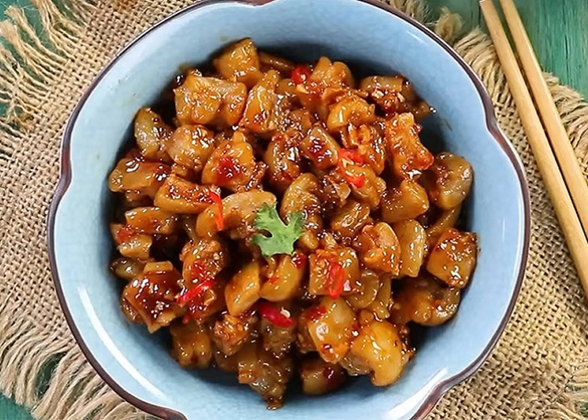 Bật mí cách làm tóp mỡ rim mắm tỏi ớt cay cay, mặn ngọt, giòn rụm cực bắt miệng