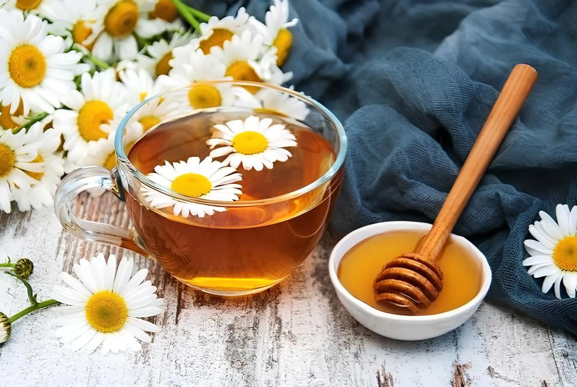 Trà hoa cúc mật ong​: 9+ công dụng bất ngờ và cách pha trà thơm ngon chuẩn vị