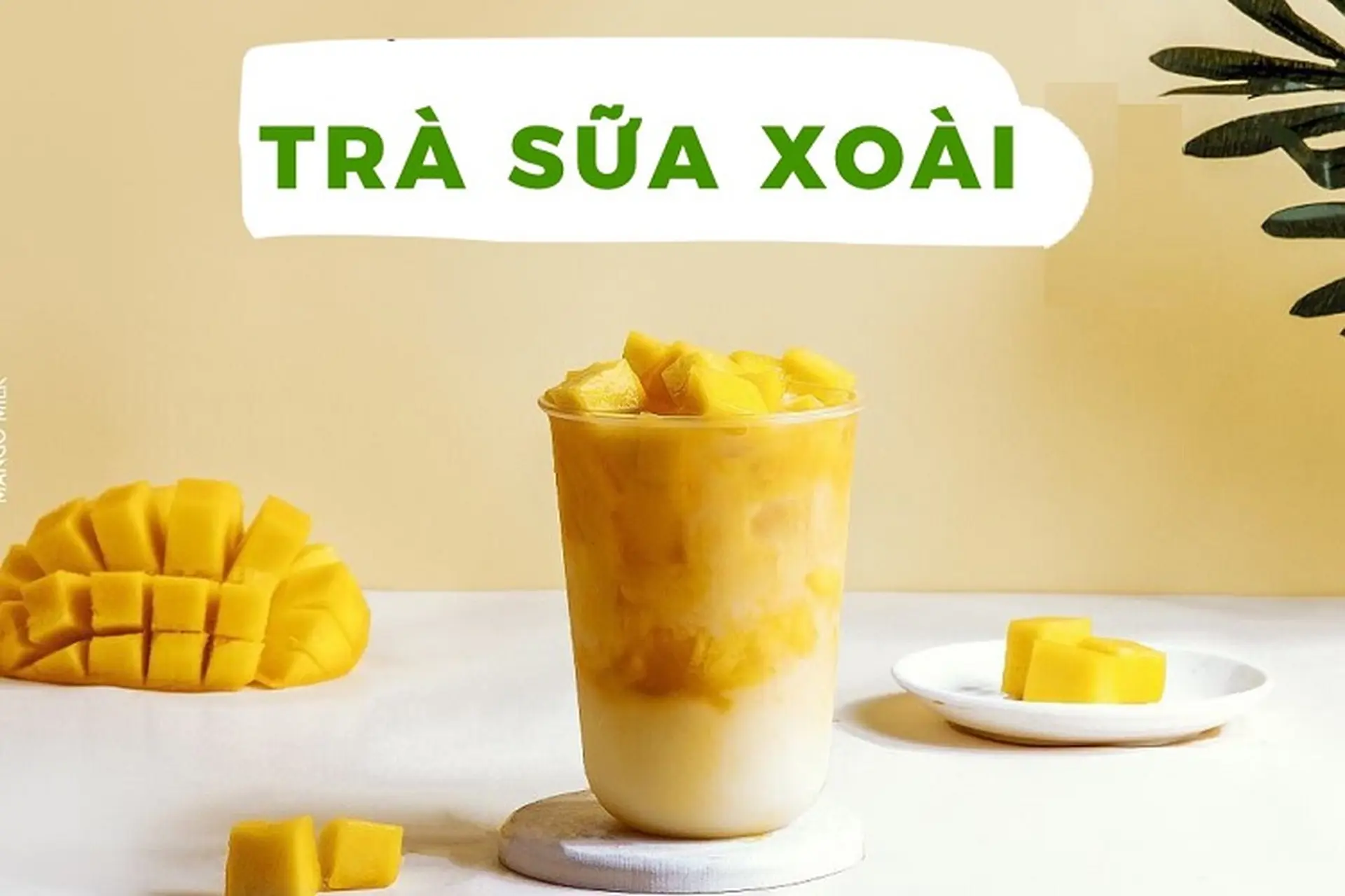 Ở nhà cuối tuần, học ngay cách làm trà sữa xoài tươi thơm ngon cho ngày hè oi bức