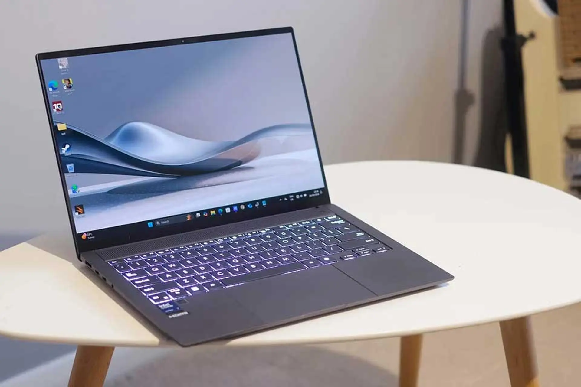 Trên tay ASUS Vivobook S 14 OLED: Khi thiết kế hiện đại kết hợp màn hình OLED cao cấp