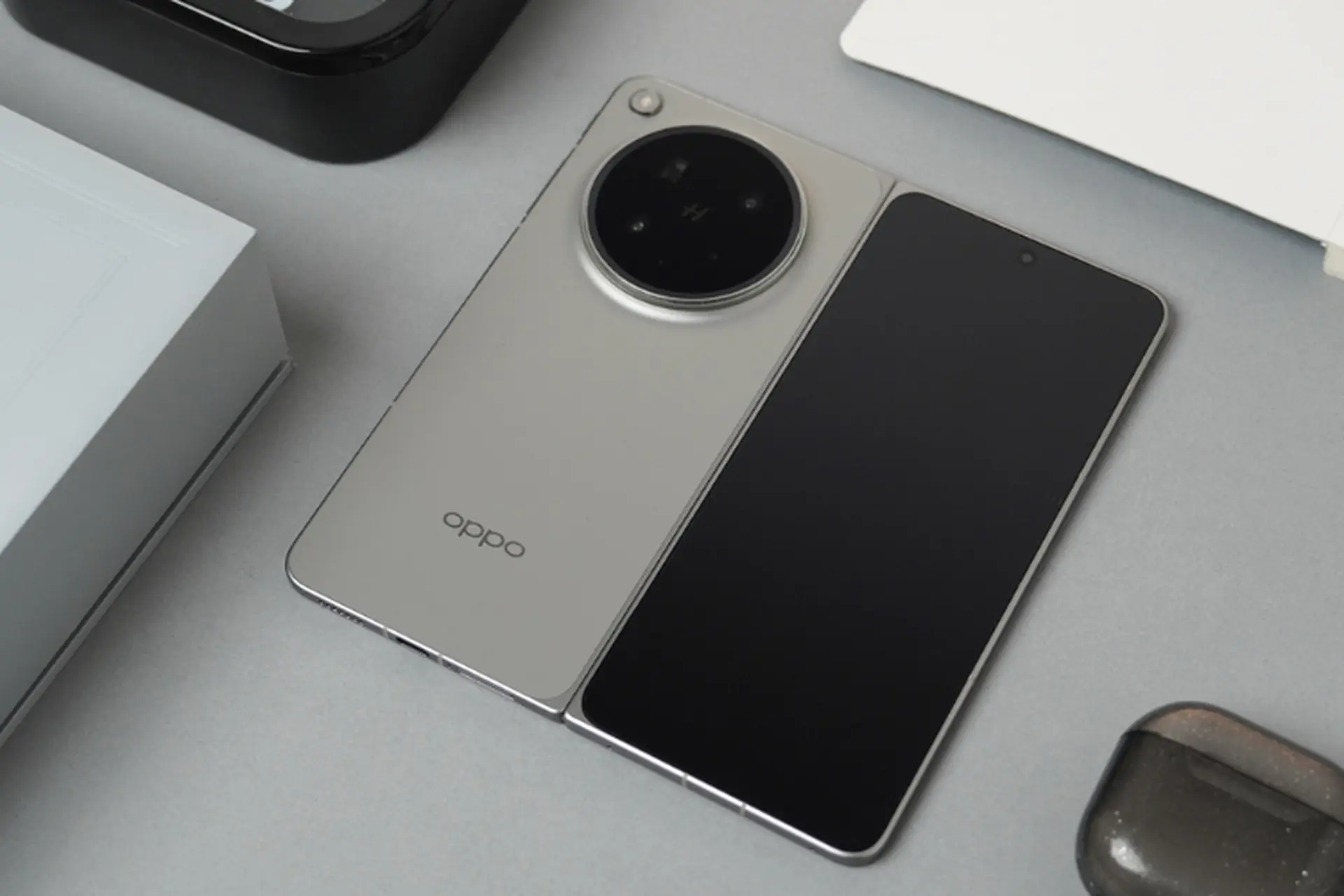 Mở hộp và trên tay OPPO Find N6 tại Việt Nam: Đột phá màn hình gập vô hình, hiệu năng mạnh, camera 200 MP, bút AI