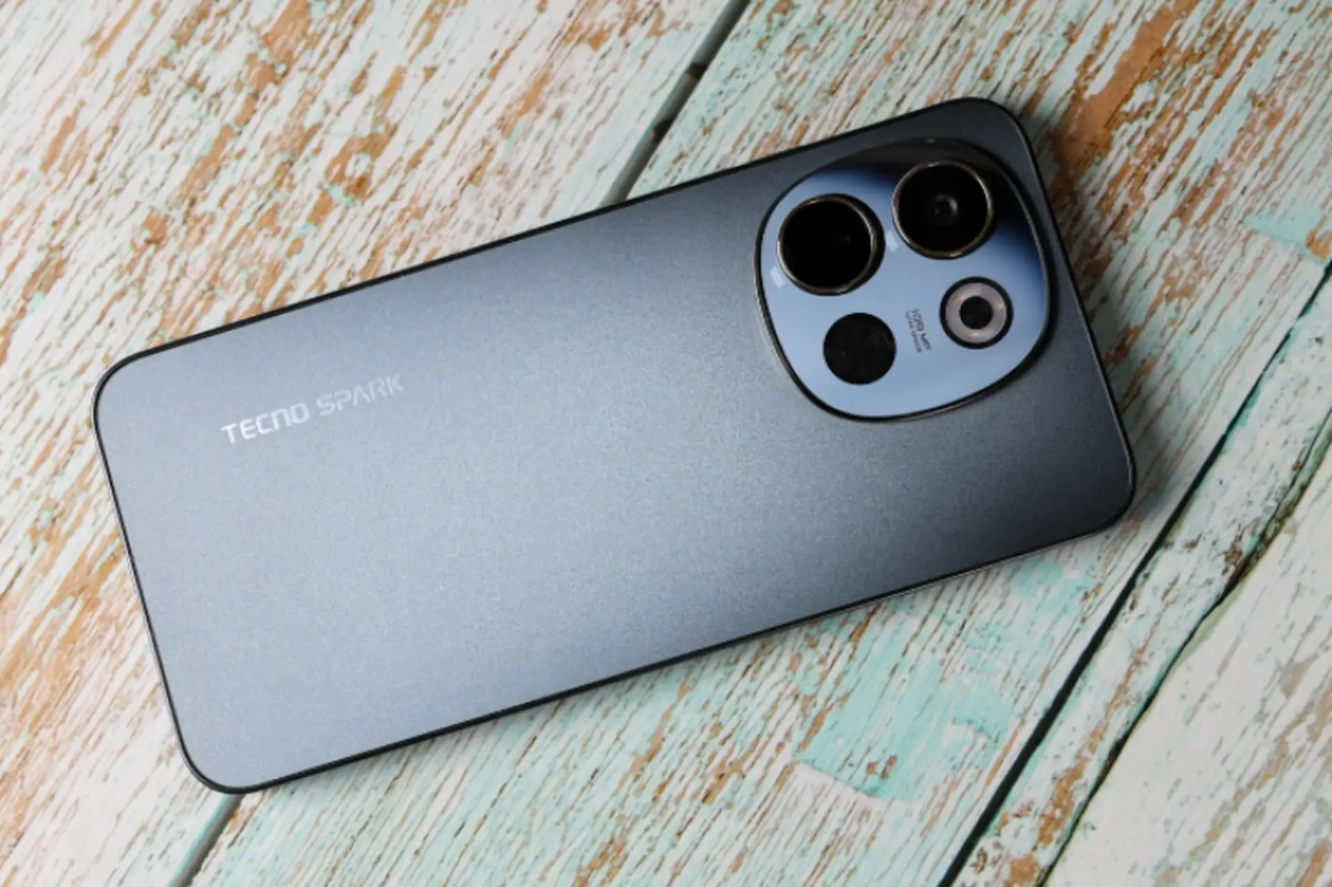 Trên tay Tecno Spark 30 5G: Smartphone giá rẻ có 5G, pin tốt, màn hình mượt