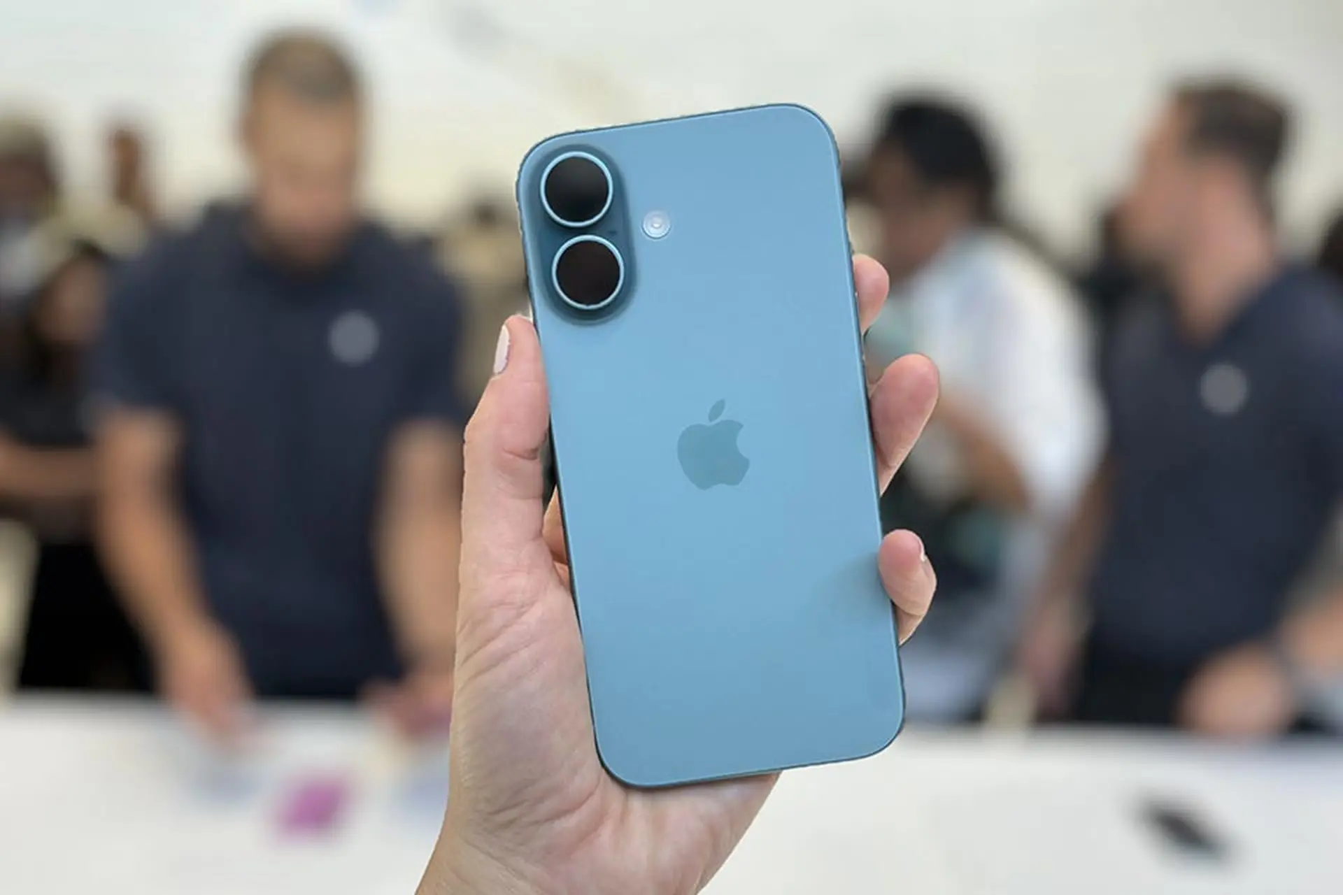 Trọng lượng iPhone 16: Cảm giác cầm nắm liệu có thoải mái hơn phiên bản cũ?