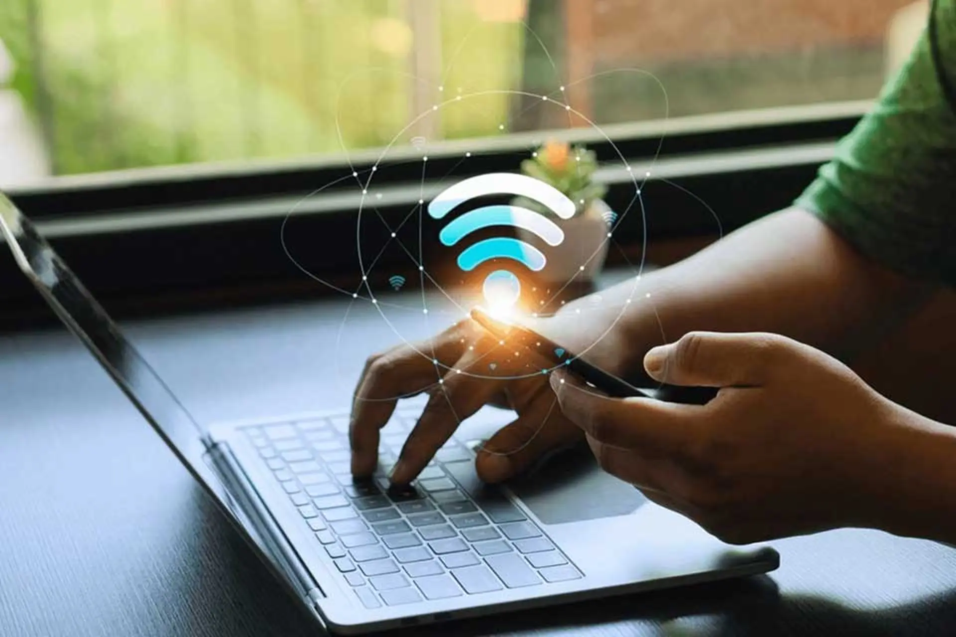 Truy cập Internet WiFi công cộng có an toàn không? Những rủi ro người dùng cần biết
