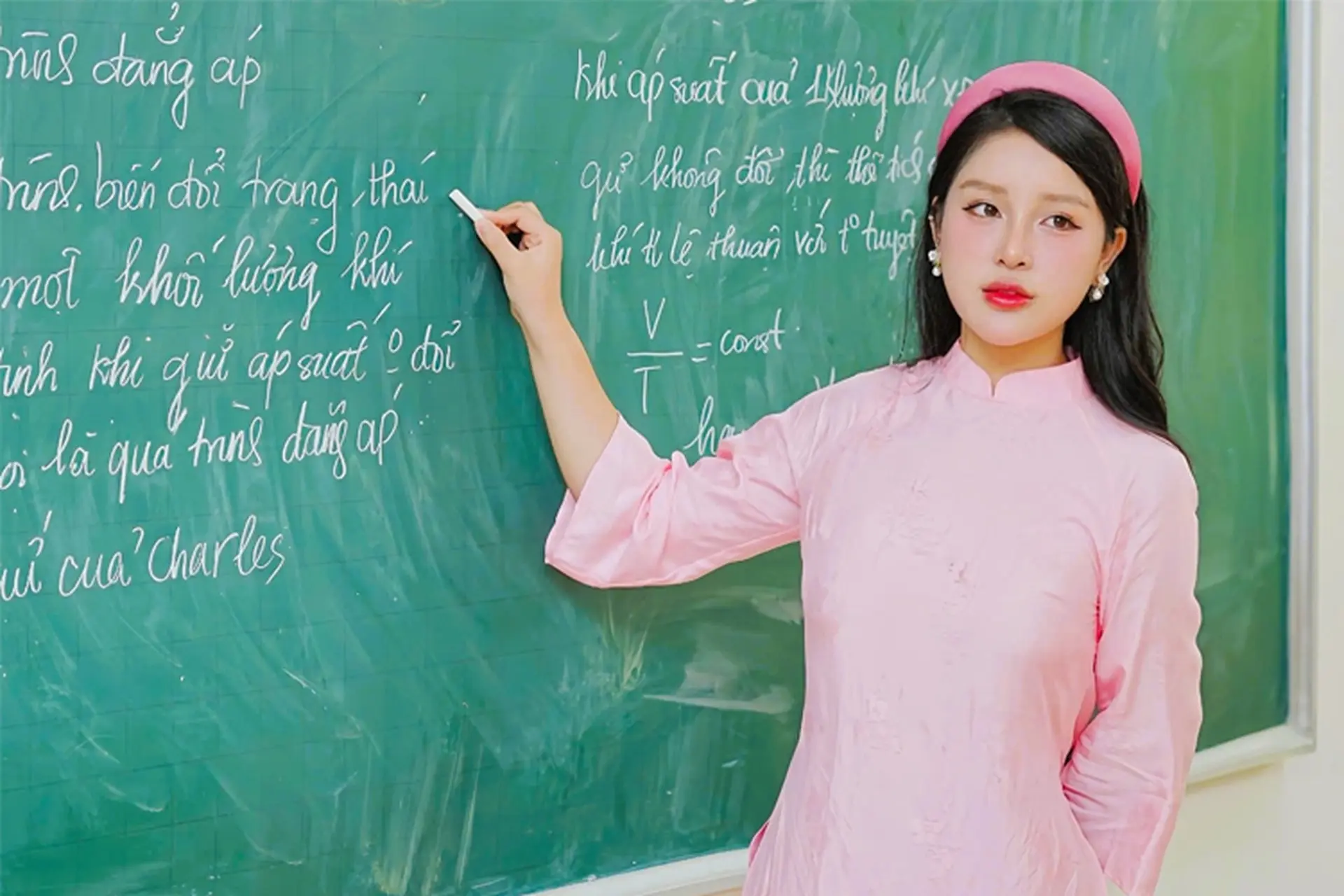 Gợi ý 16 truyện ngắn về thầy cô ý nghĩa - Những chủ đề hấp dẫn mà bạn nên tham khảo