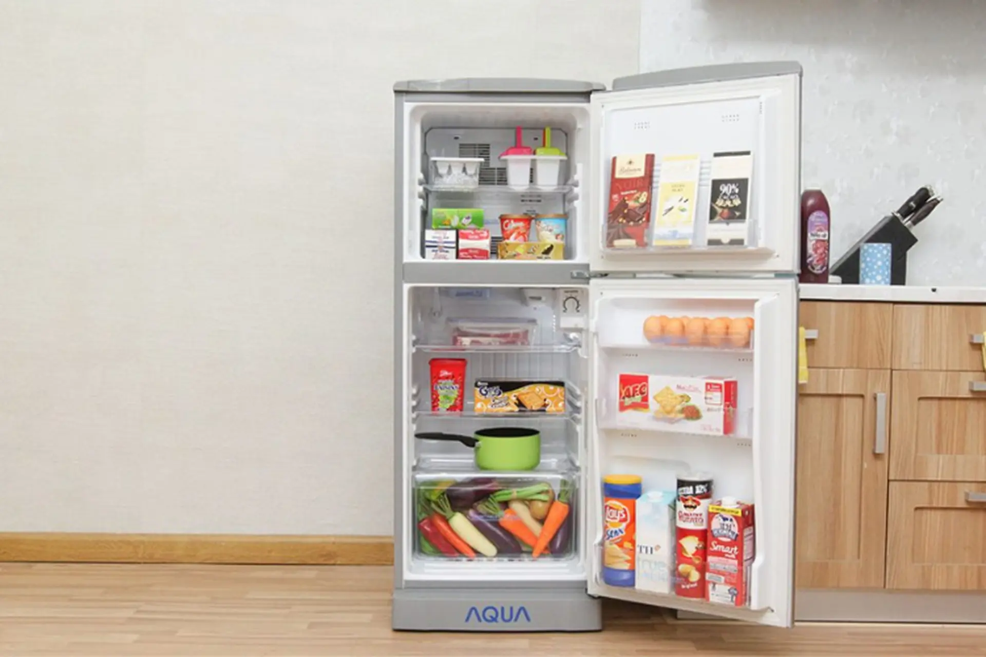 Tủ lạnh 110 lít phù hợp với ai? Những lưu ý để sử dụng tủ lạnh 110 lít hiệu quả