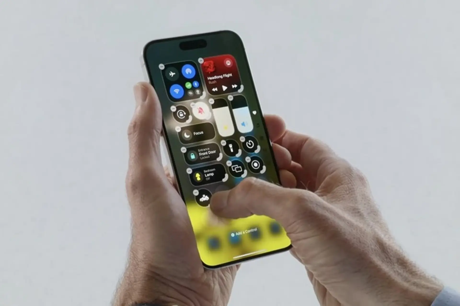Cách tùy chỉnh và sử dụng Trung tâm điều khiển mới trên iPhone chạy iOS 18