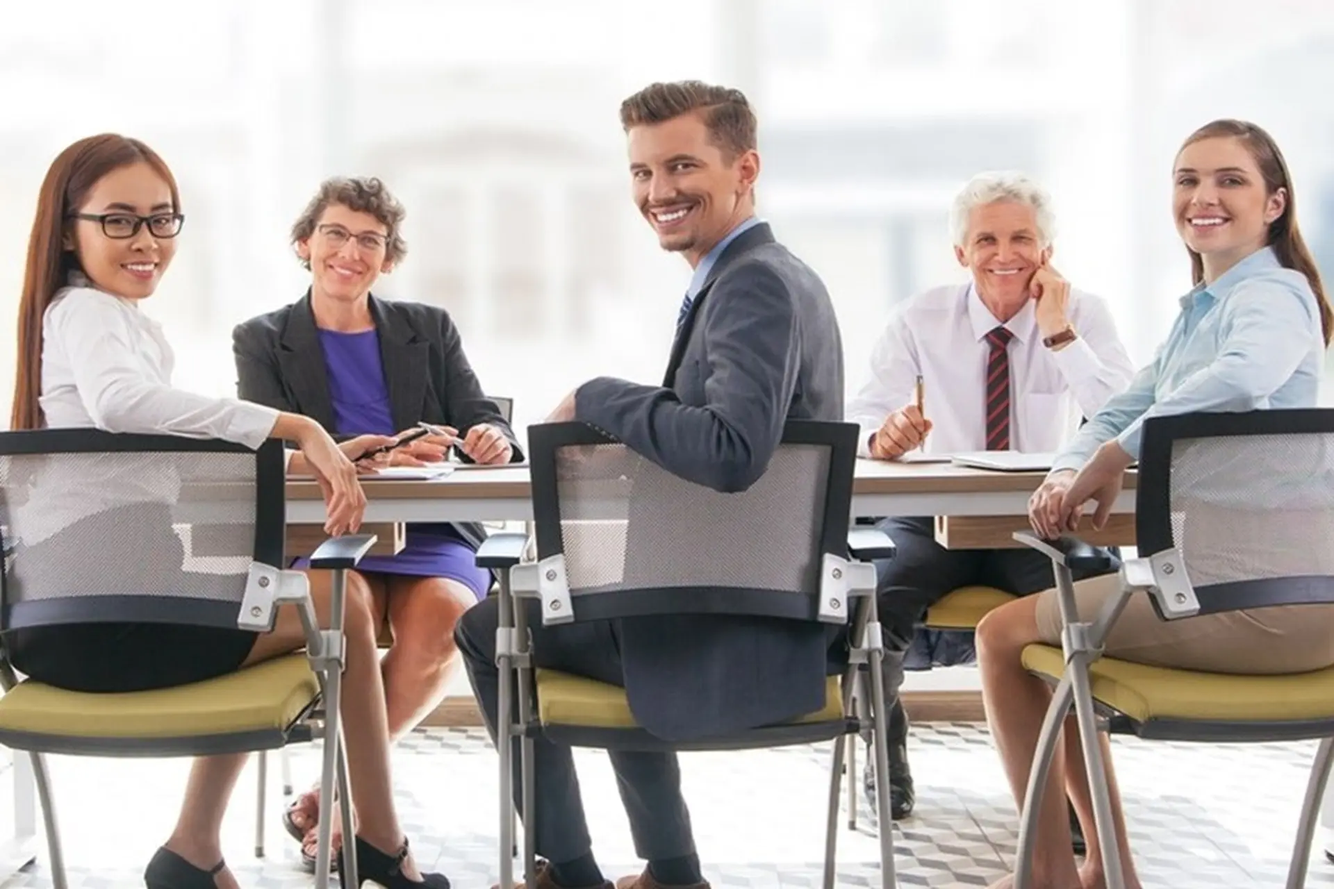 Tuyển mass là gì? Hiểu đúng về tuyển dụng hàng loạt và cách xây dựng quy trình hiệu quả cho doanh nghiệp