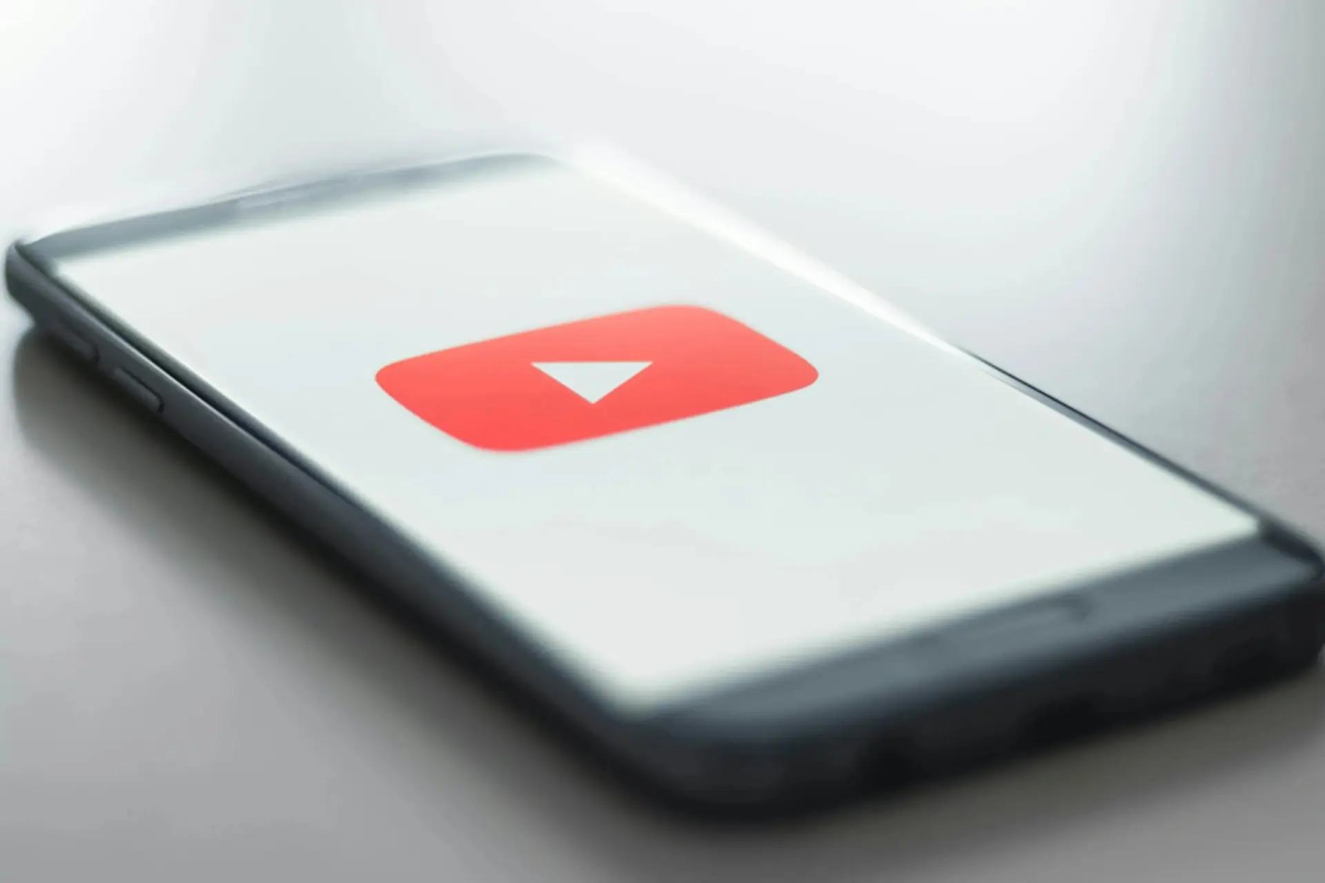 Ứng dụng YouTube đang thử nghiệm thao tác vuốt dọc mới, đổi sang tính năng chuyển video