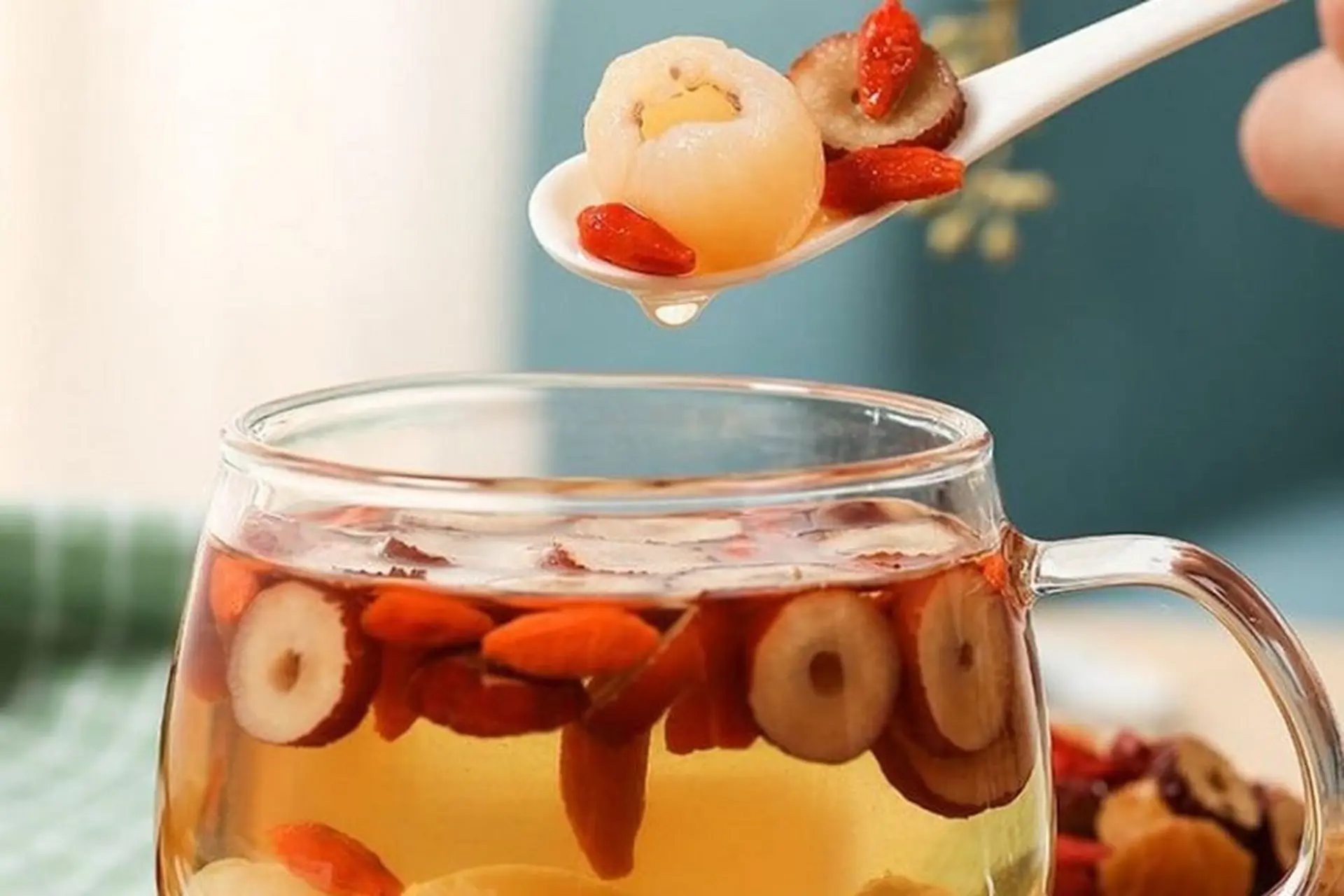 Giải đáp uống nước táo đỏ khô có tác dụng gì? Các cách pha nước táo đỏ và lưu ý khi sử dụng