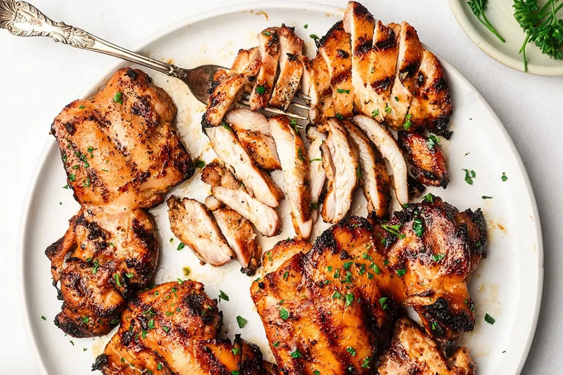 Công thức ướp đùi gà ngon đúng điệu: Làm món đùi gà nướng ghi điểm tuyệt đối