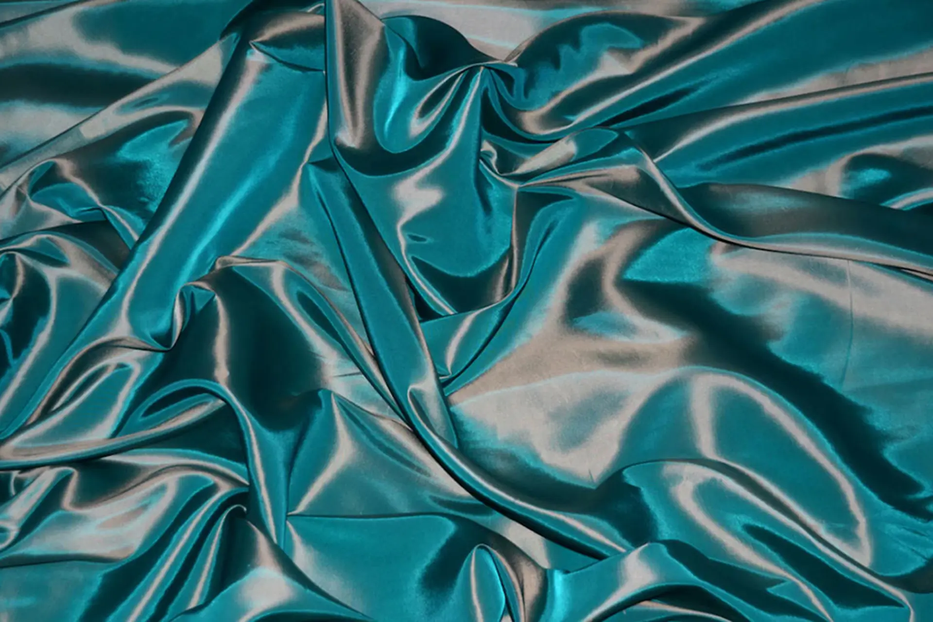 Khám phá vải Taffeta: Bí quyết để tạo nên những bộ cánh lộng lẫy và đẳng cấp