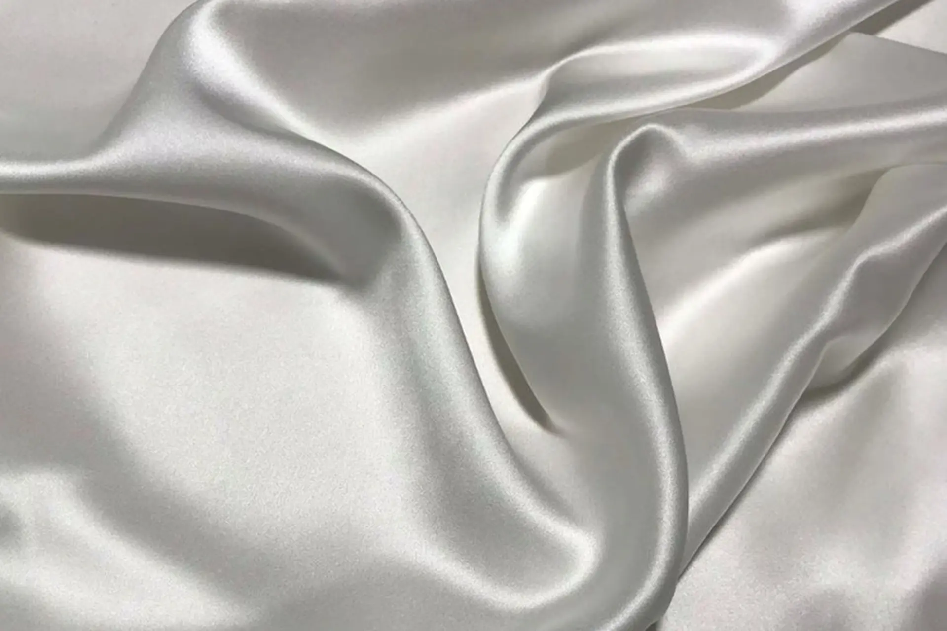Vải kate silk là gì? Các loại vải kate silk phổ biến và nó thường được dùng để làm gì?