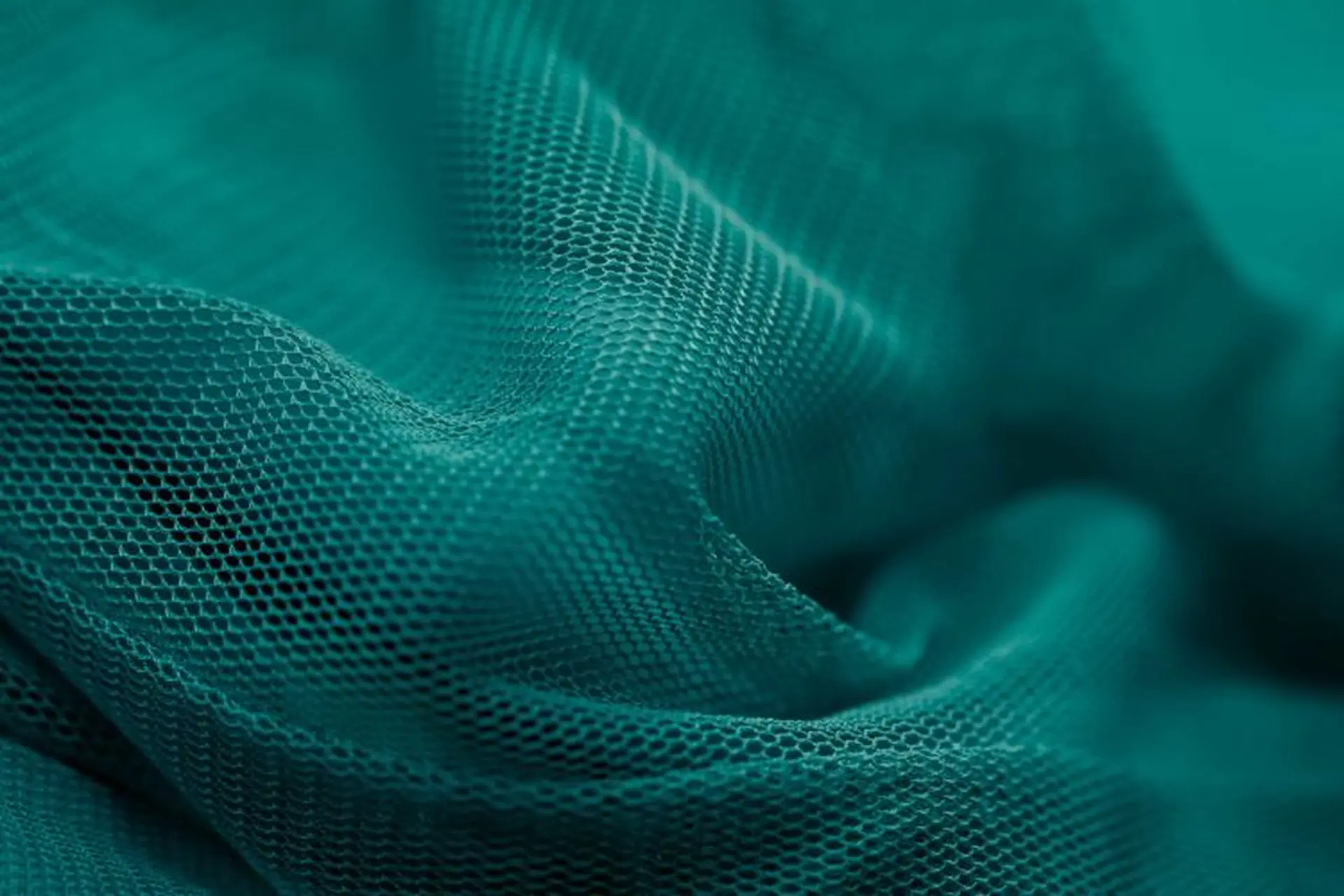Vải Mesh là gì? Phân loại, ưu nhược điểm và ứng dụng của vải Mesh trong đời sống hiện nay
