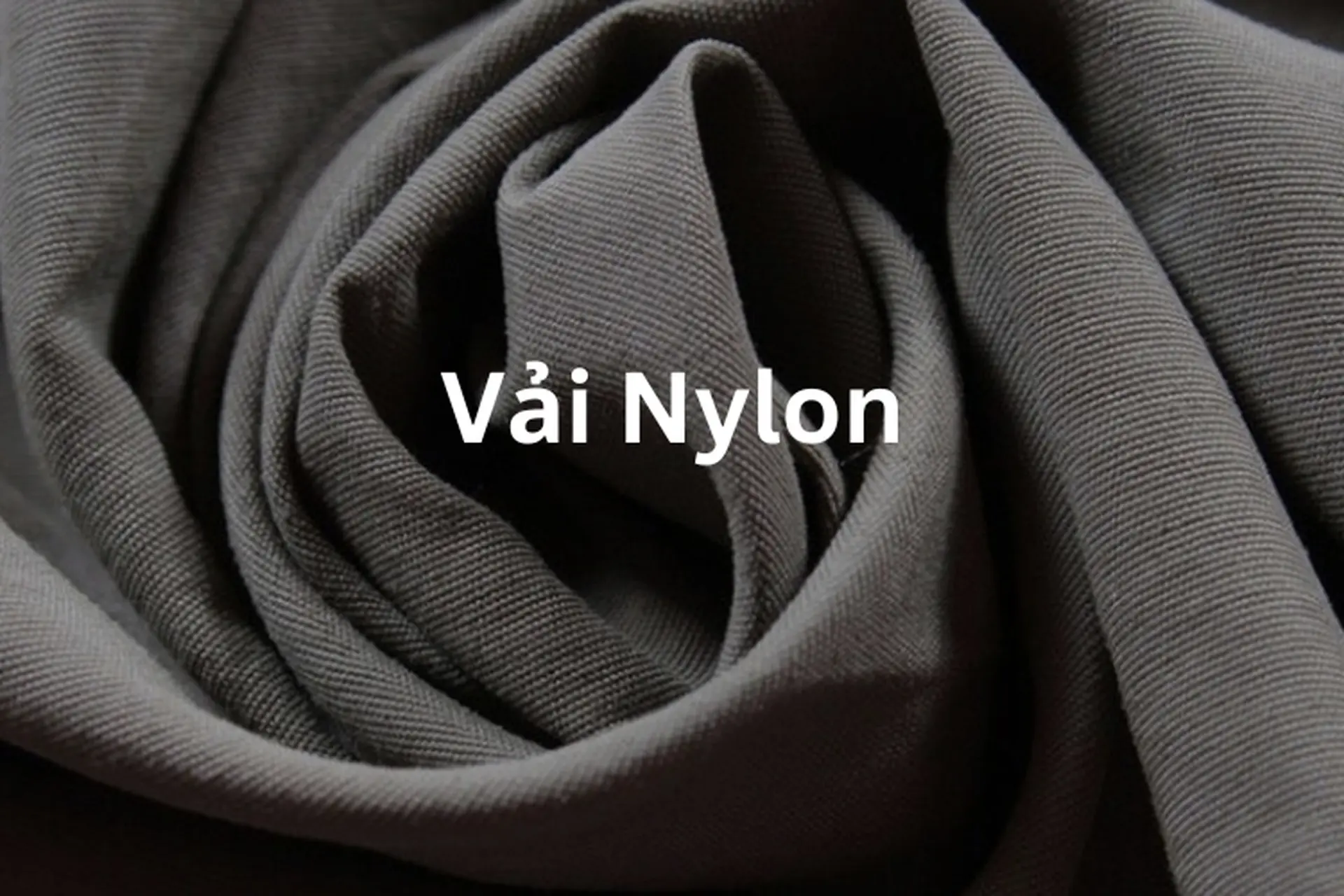 Vải nylon nhẹ và nhanh khô, lý tưởng cho dù che mưa, dễ sử dụng và bền bỉ