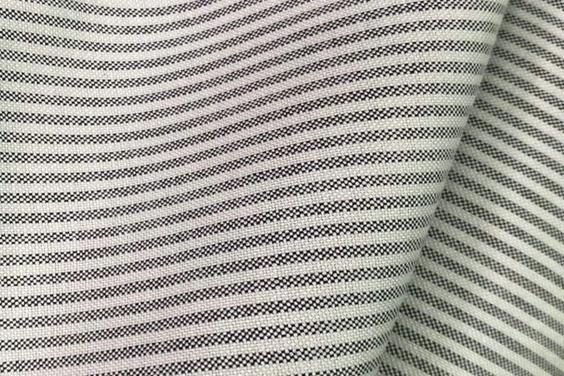 Vải Oxford là vải gì? Ưu nhược điểm và những ứng dụng của vài Oxford trong đời sống hằng ngày