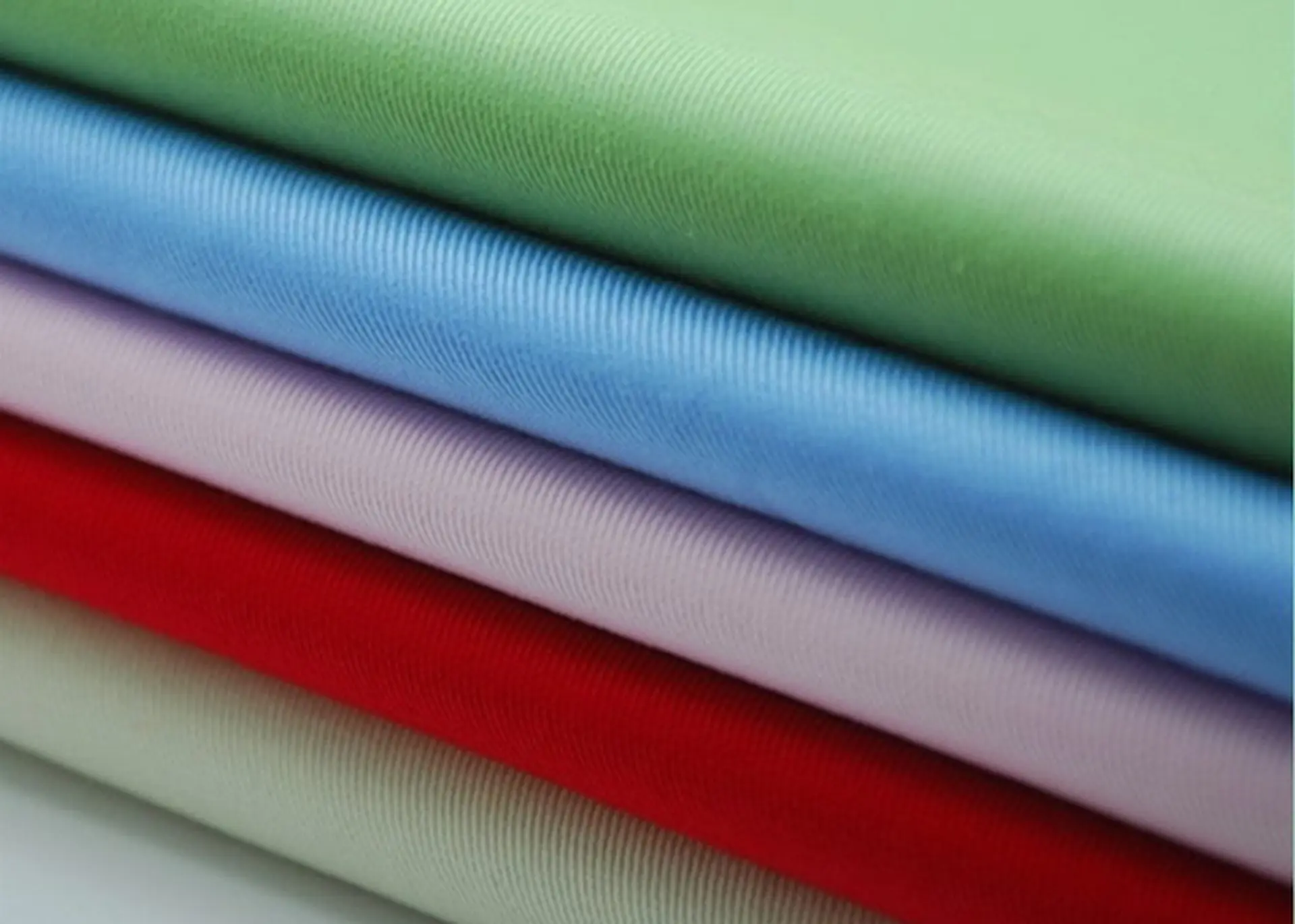 Tìm hiểu về vải Rayon: Đặc điểm, các loại phổ biến và ứng dụng trong ngành thời trang