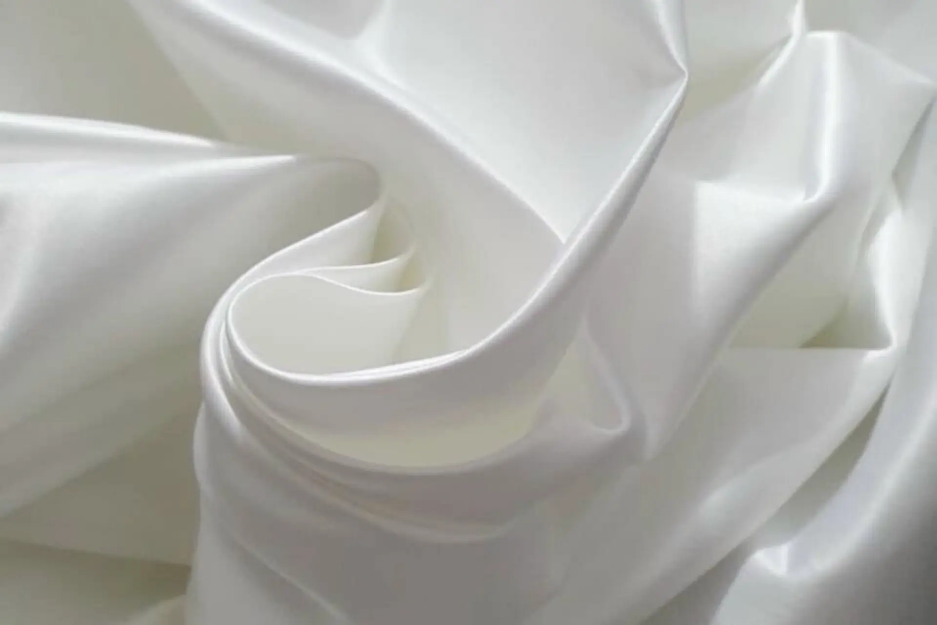 Vải tafta là gì? Phân loại và những nổi bật đáng chú ý từ chất liệu này mang lại