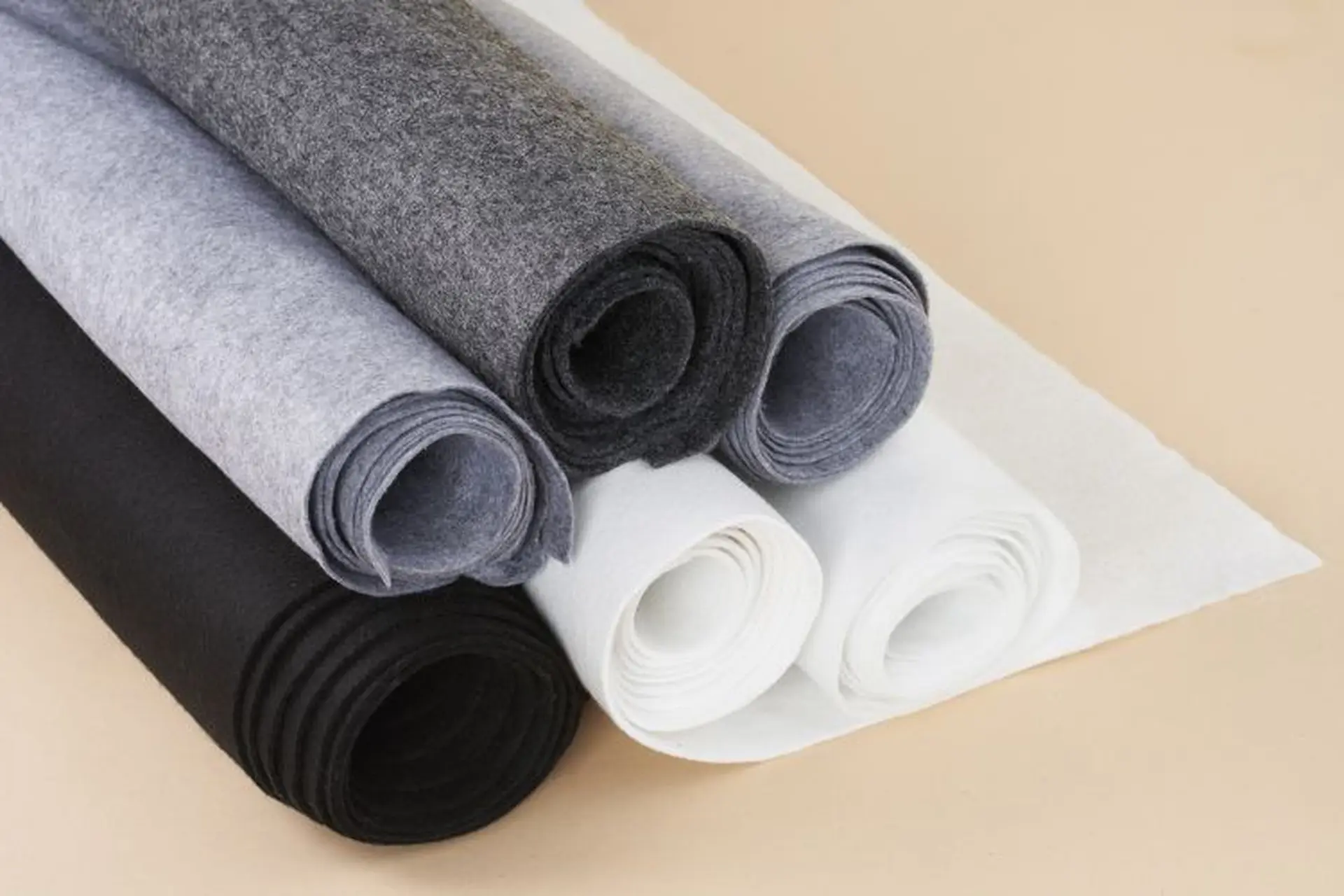Vải xăm kim là gì và tại sao nó được sử dụng trong nhiều ngành công nghiệp?