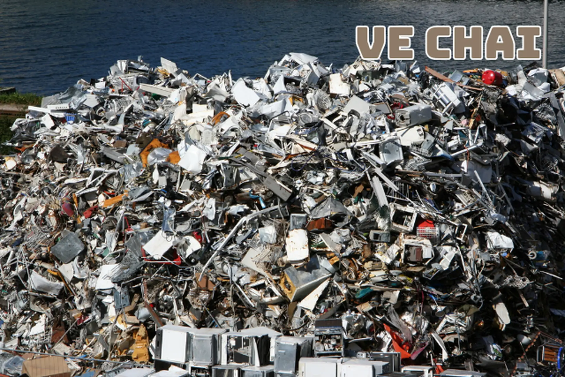 Ve chai là gì? Bí quyết tận dụng ve chai thông minh để biến đồ cũ thành tiền ngay tại nhà