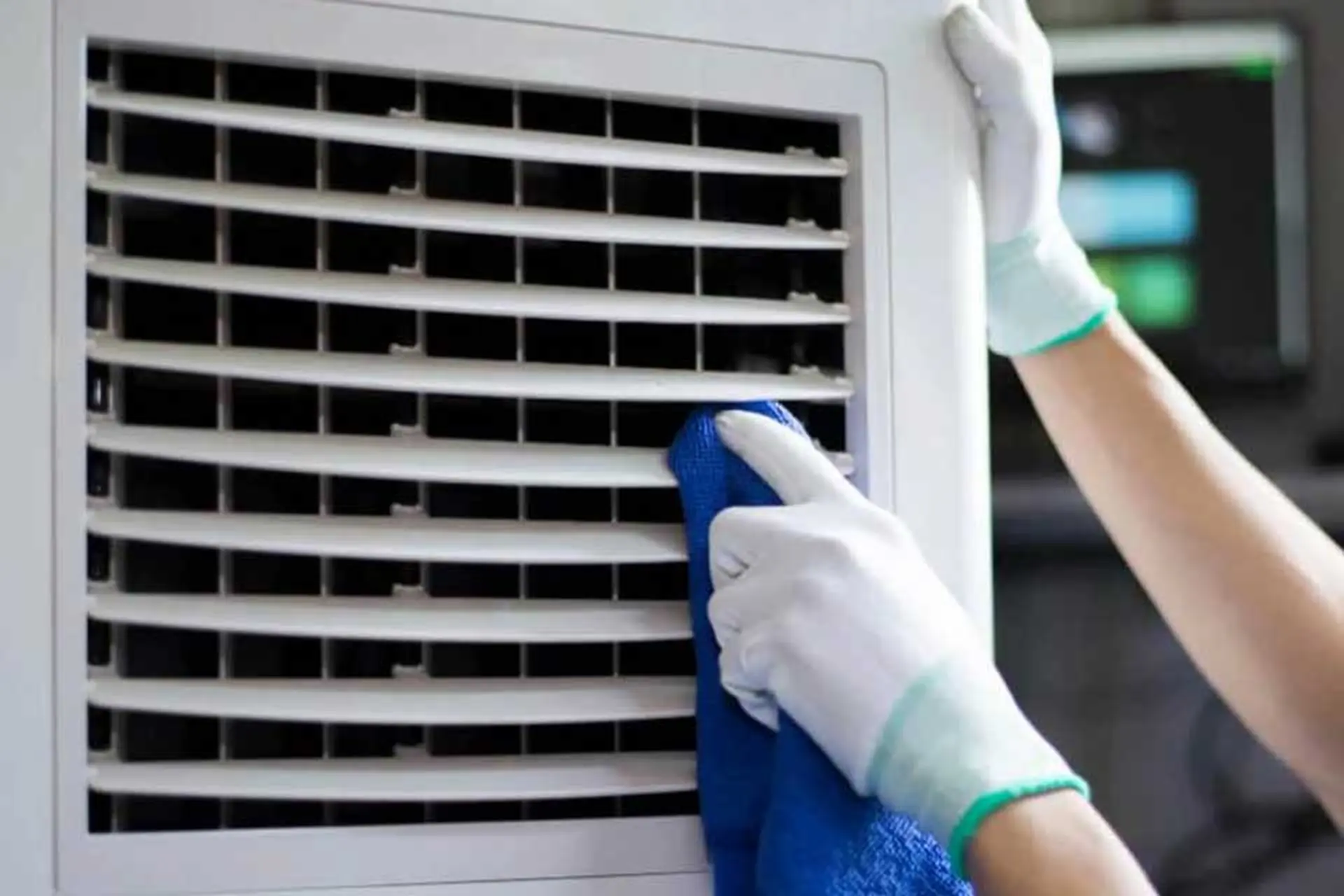 Tại sao cần vệ sinh điều hòa di động mini tại nhà và cách làm đúng để máy luôn hoạt động tốt