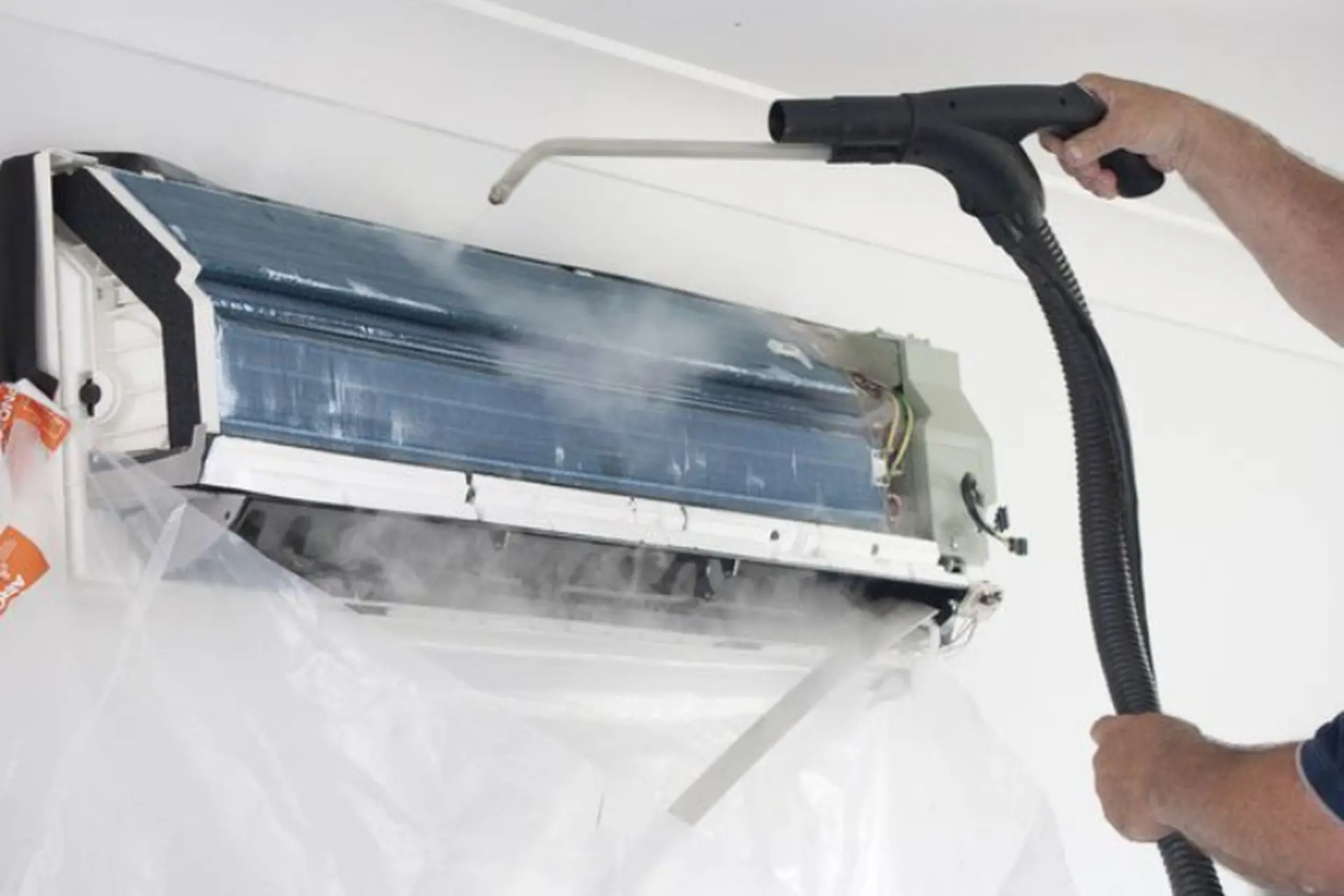 Hướng dẫn chi tiết cách vệ sinh máy lạnh Carrier giúp làm lạnh hiệu quả và tiết kiệm điện