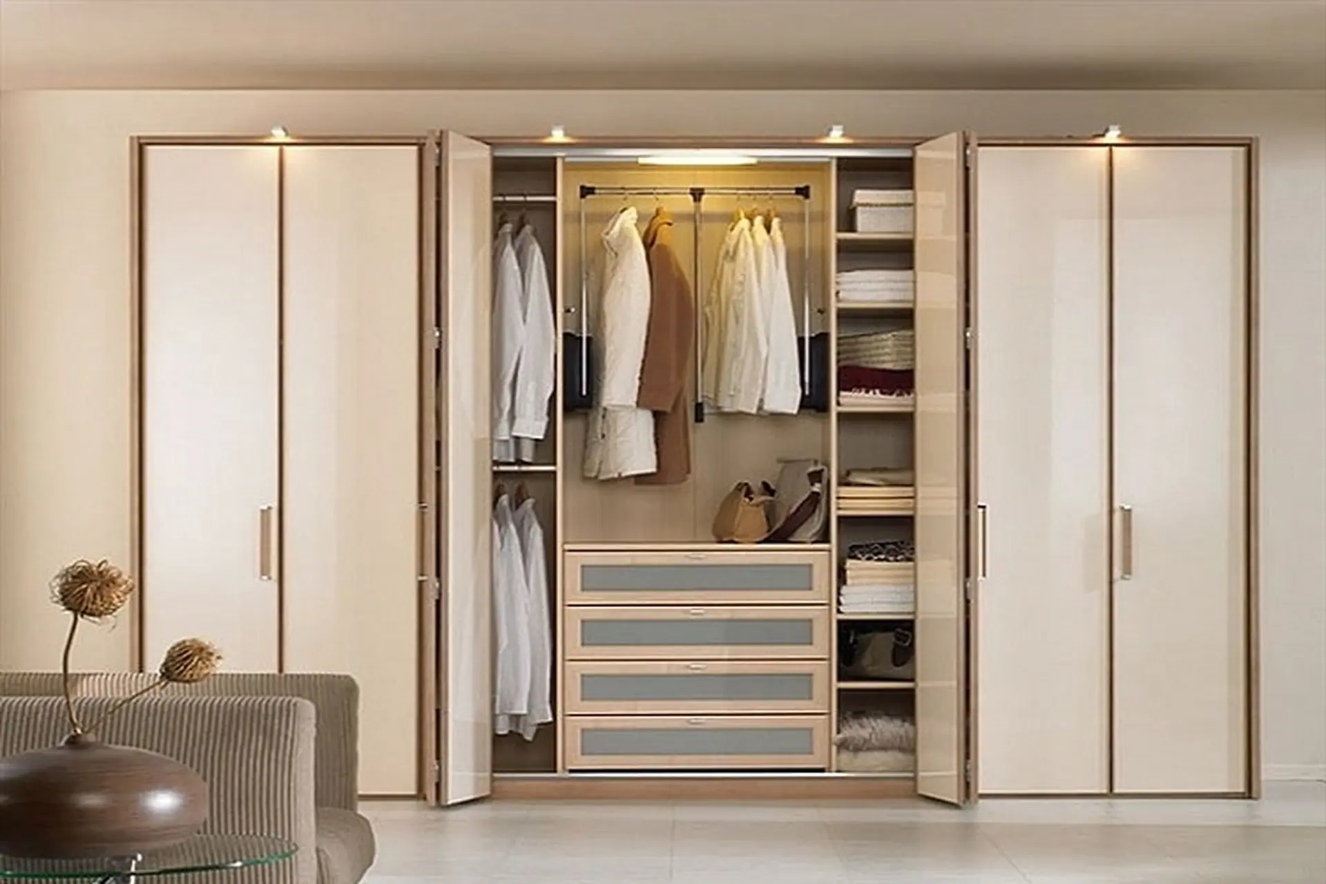 Vị trí đặt tủ quần áo trong phòng ngủ thuận tiện, hợp phong thuỷ, đón may mắn