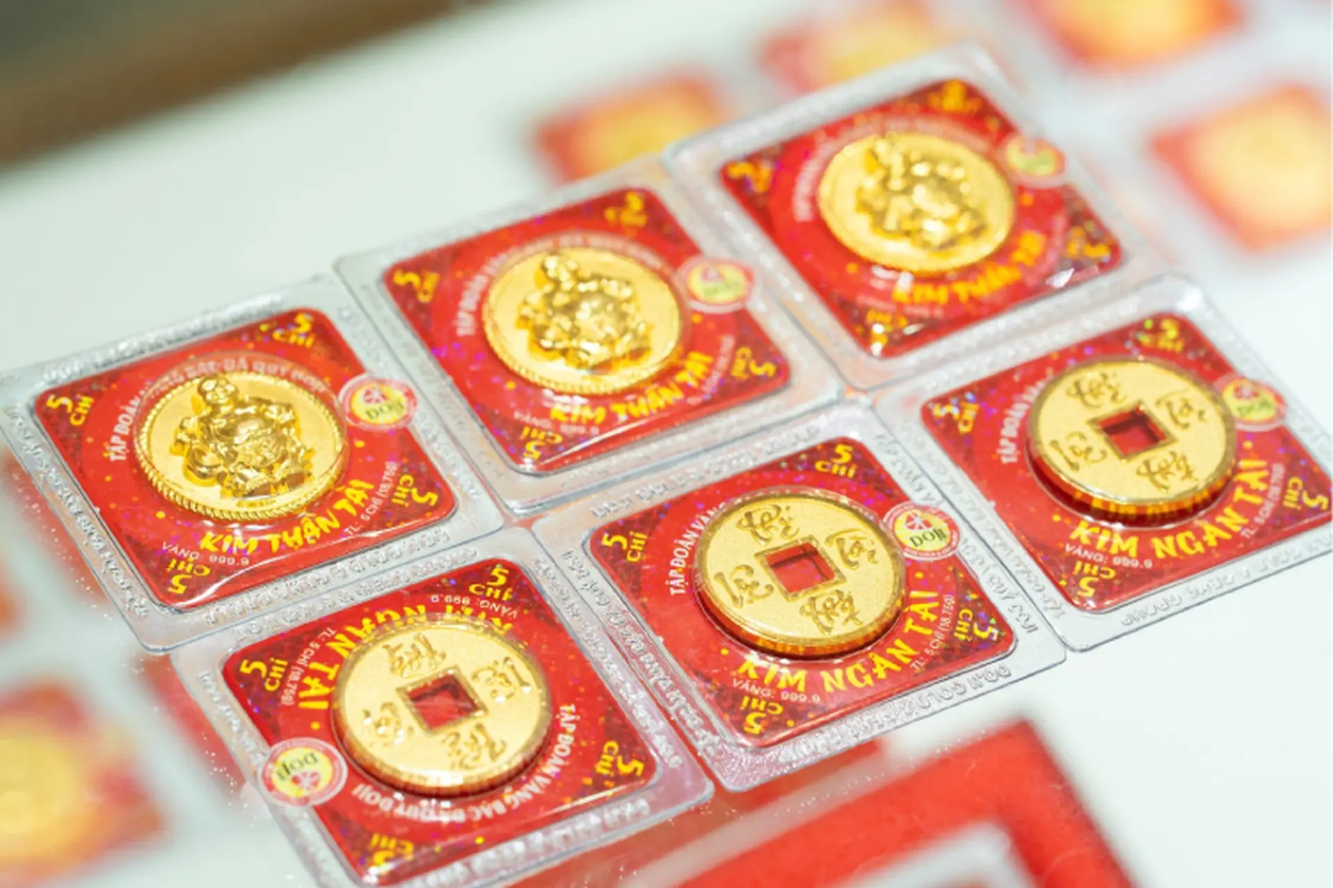 Ngày vía Thần Tài 2025 nên mua vàng gì? Bật mí kinh nghiệm để mua vàng ngày vía Thần Tài hữu ích