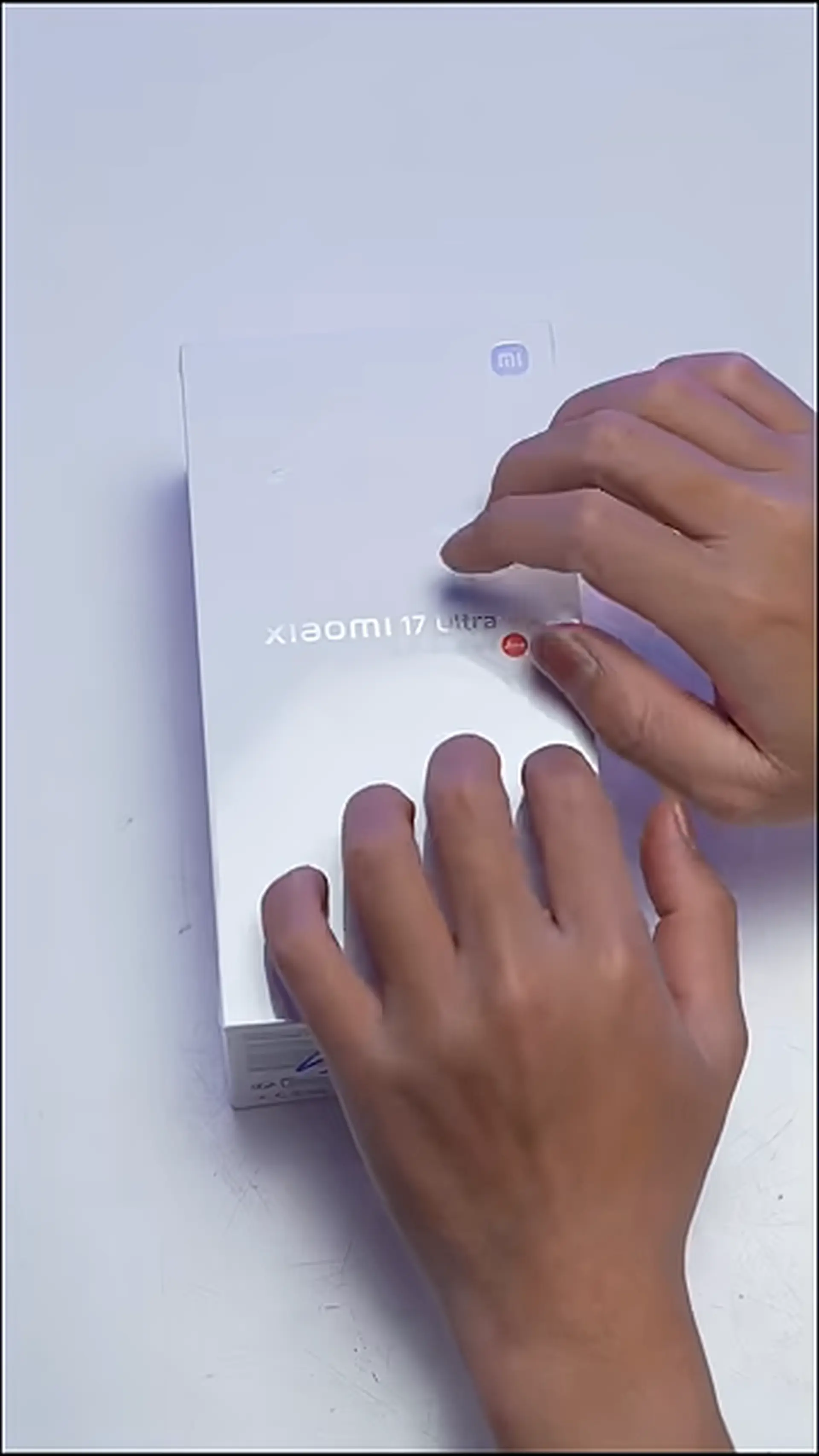 Unboxing Xiaomi 17 Ultra 5G