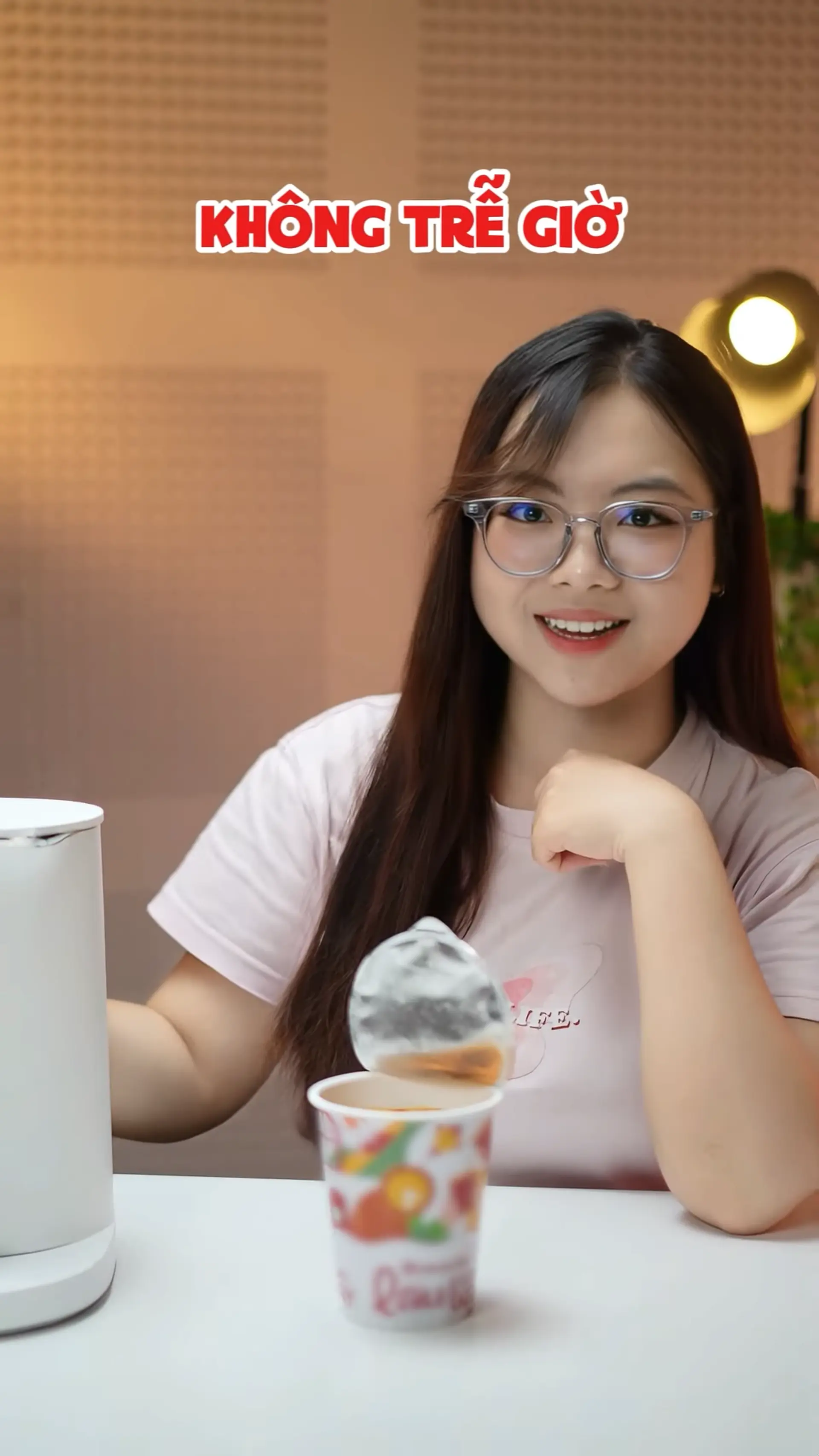 Dừng ngay việc dùng nồi nấu ăn để đun nước! Bình siêu tốc là cứu tinh: nhanh, sạch và không bám mùi