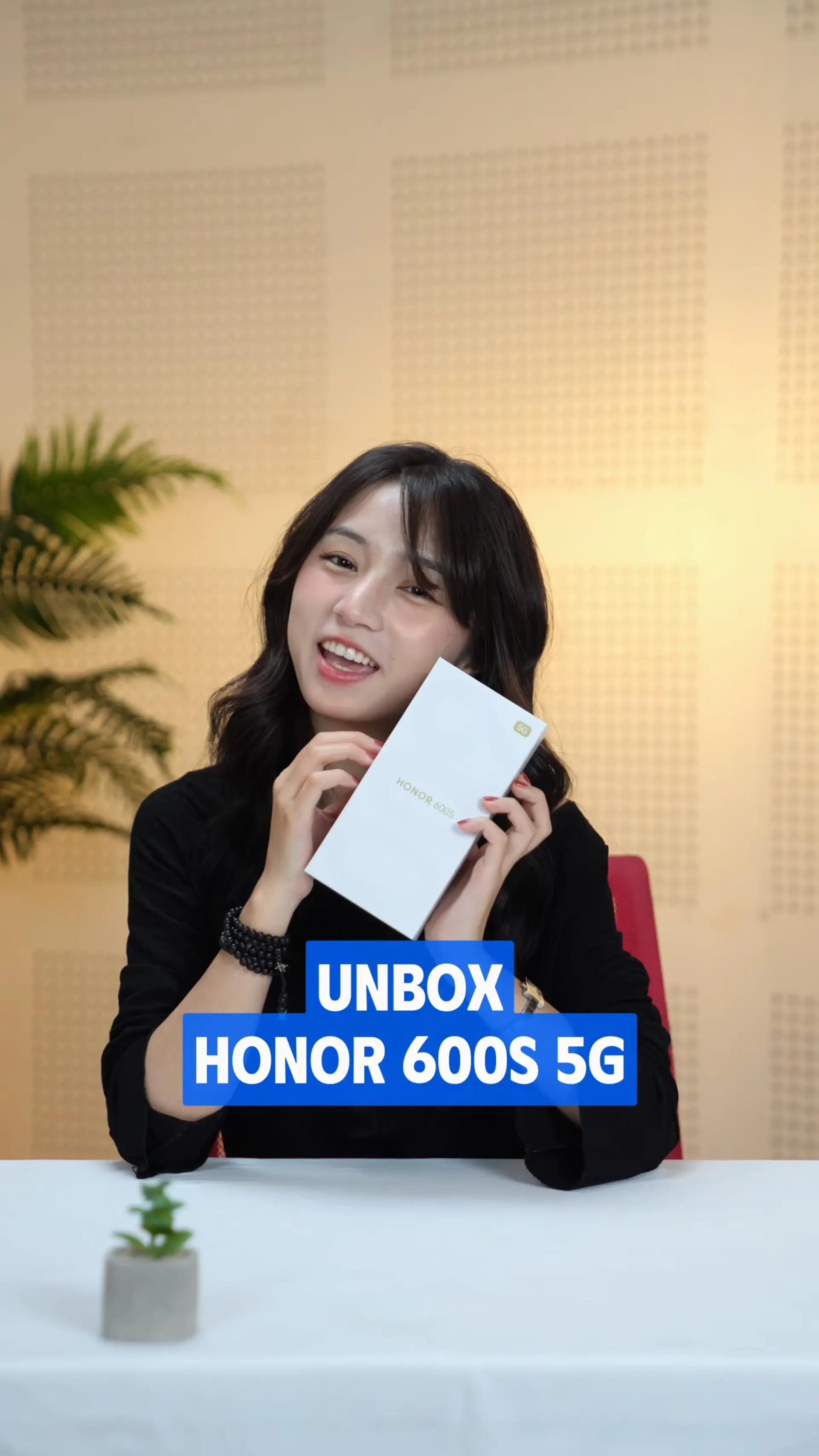 Unboxing HONOR 600S 5G: "Quái Vật" Pin 8.100 mAh, Bền Bỉ Bất Chấp Với Chuẩn IP69K