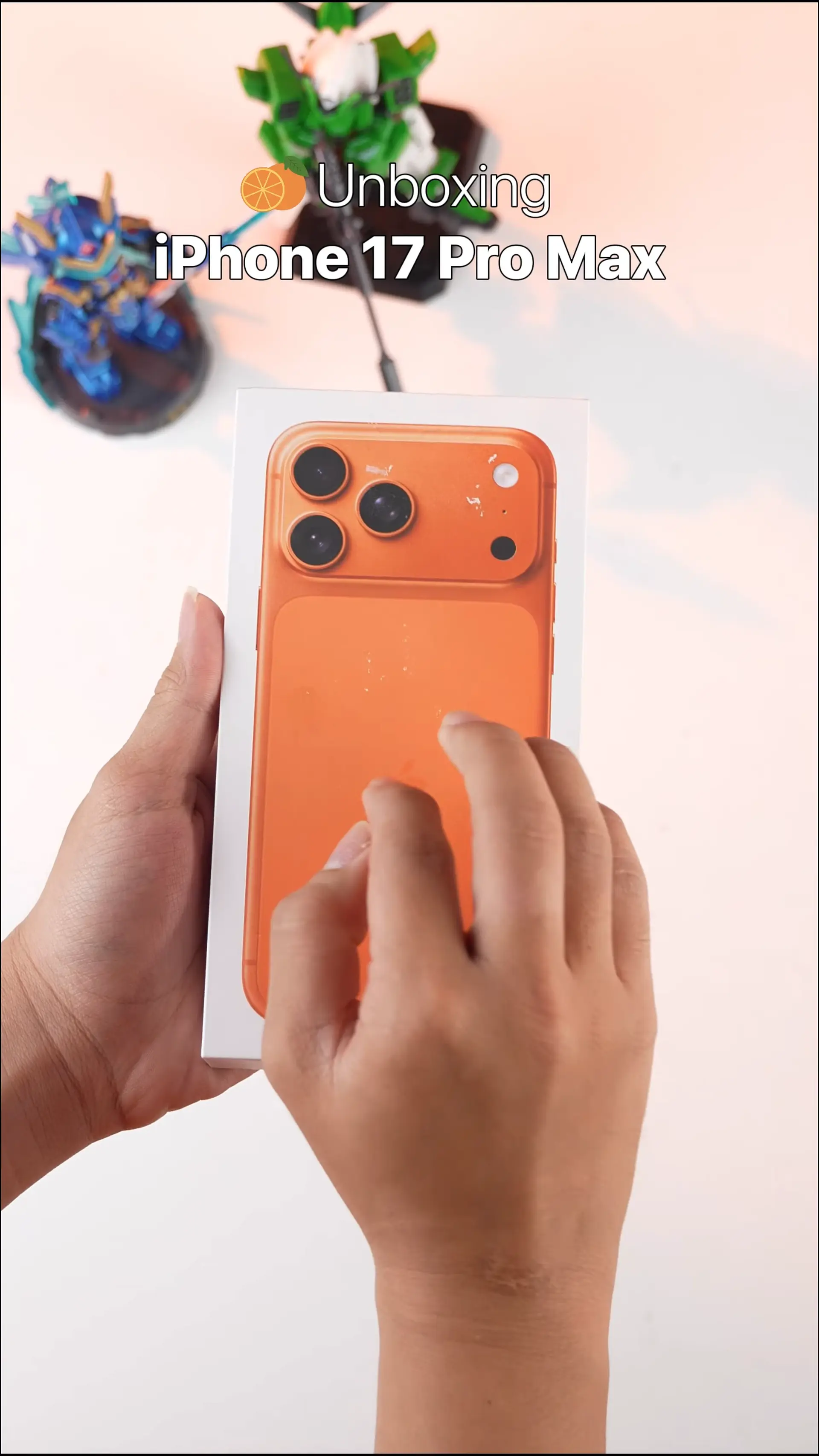 Unboxing iPhone 17 Pro Max Màu Cam Vũ Trụ cùng FPTShop nào mọi người