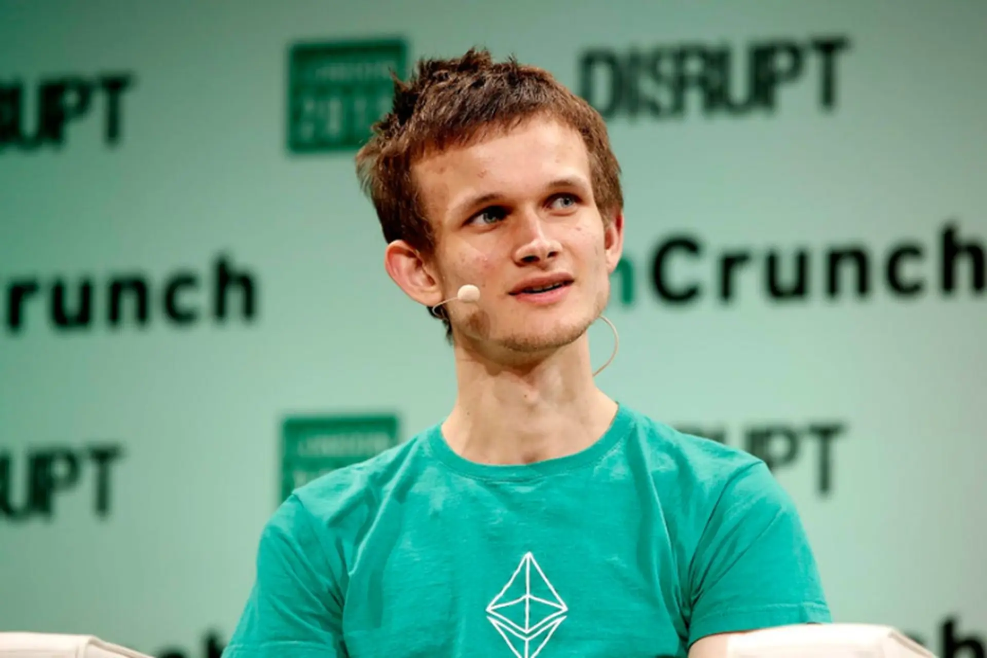 Vitalik Buterin là ai? Khám phá cuộc đời của nhà sáng lập Ethereum nổi tiếng thế giới