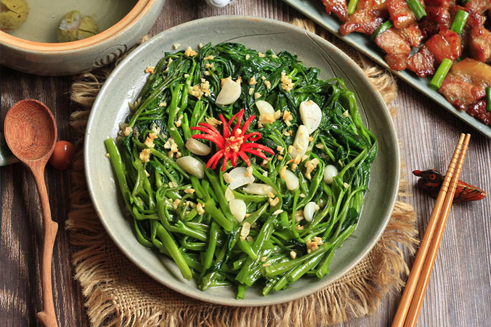 Cách xào rau muống bằng chảo chống dính xanh giòn nhất định bạn phải lưu ngay!
