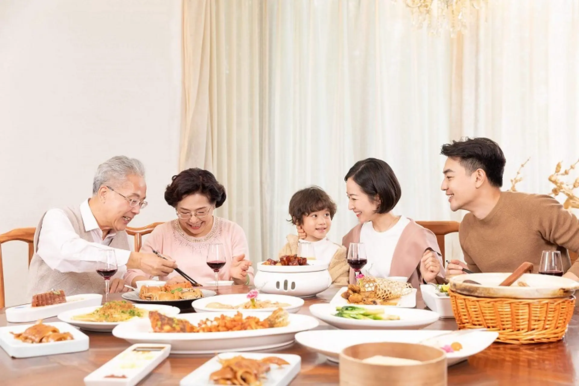 Cách xây dựng thực đơn hàng ngày cho gia đình đa thế hệ vừa tiết kiệm, vừa đủ dinh dưỡng
