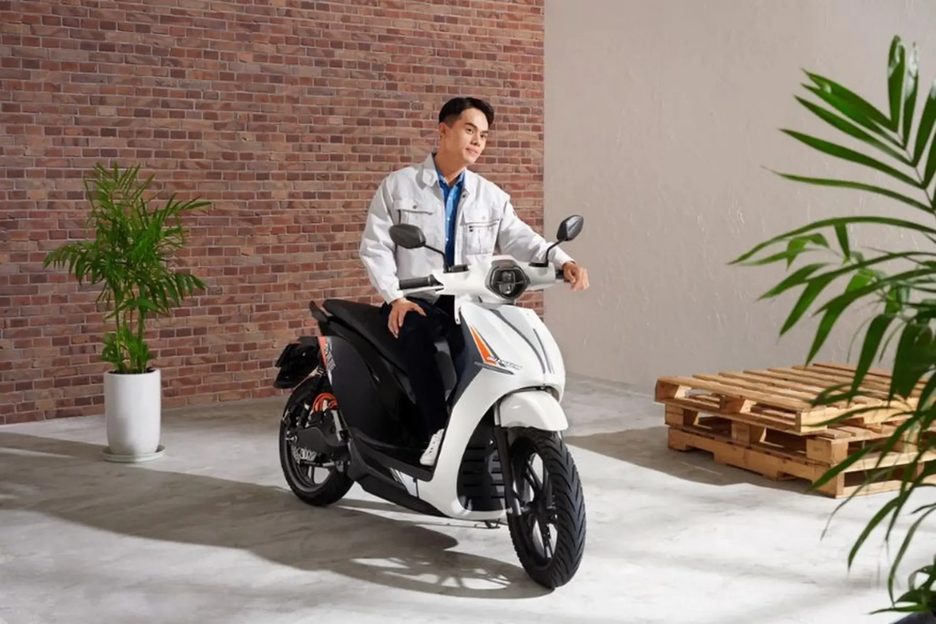 Xe điện tiếng Anh là gì? Cách viết, phát âm và cách dùng từ electric vehicle chuẩn trong giao tiếp