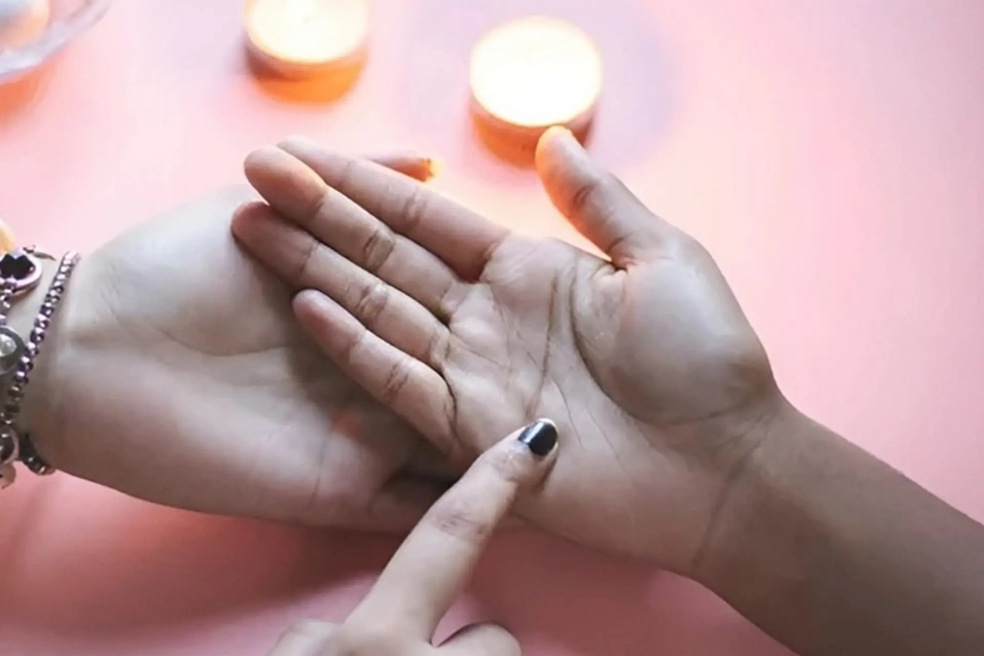 Cách xem chỉ tay nữ: Giải mã những đường nét hé lộ vận mệnh và sự nghiệp