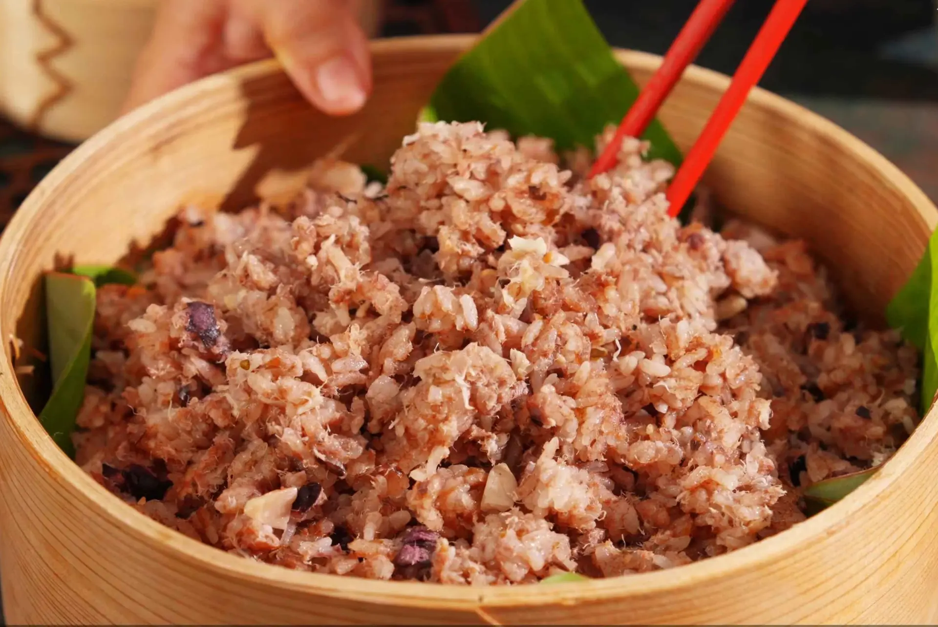 Vào bếp làm ngay món xôi trám muối cá nướng: Tinh hoa ẩm thực vùng cao Tây Bắc