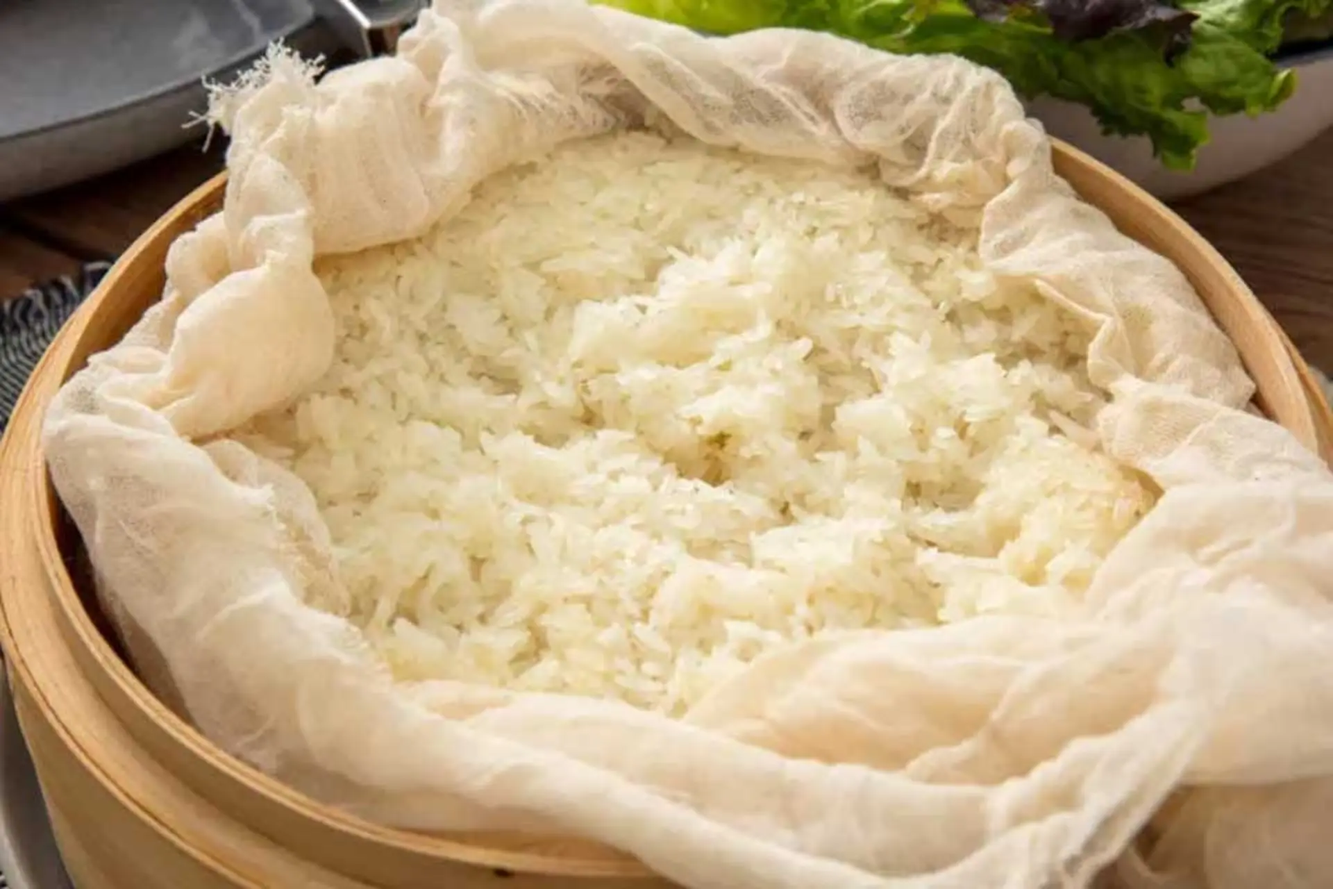 Học ngay cách nấu xôi trắng thơm dẻo, không bị nhão hay khô đơn giản tại nhà