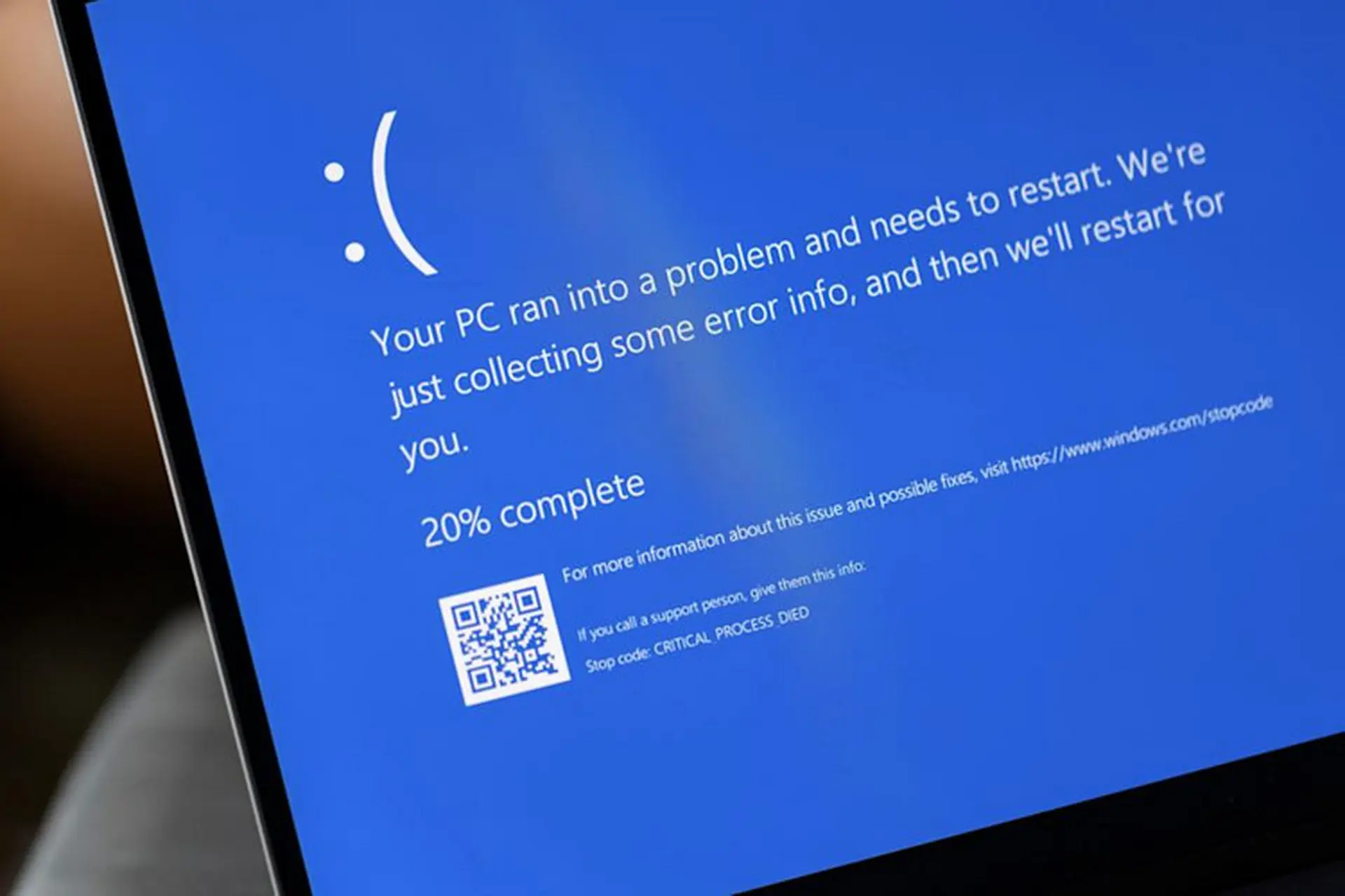 Làm gì khi thông báo lỗi Your PC Ran Into a Problem and Needs to Restart xuất hiện trên máy tính?