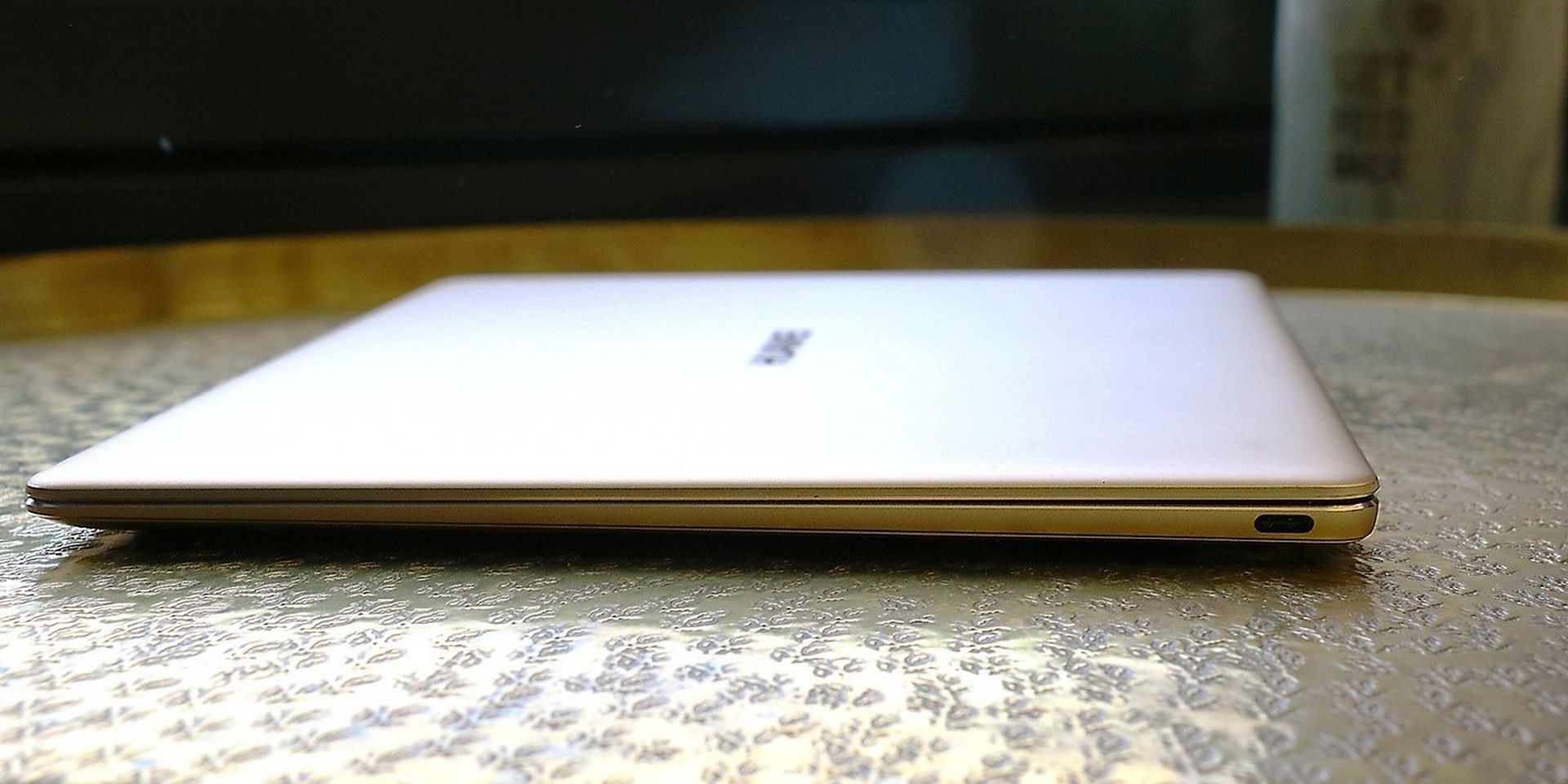 Huawei ra mắt laptop Matebook: thiết kế giống Macbook 12 inch nhưng mạnh hơn