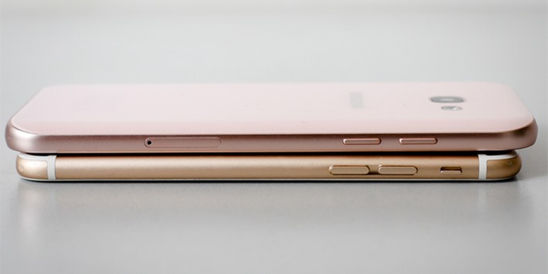 Nên mua Galaxy A5 2017 hay iPhone 6 32GB?
