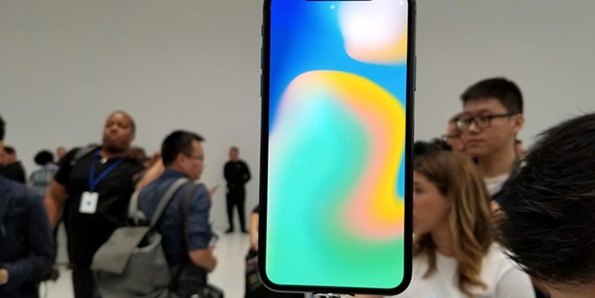 iPhone X có phải là smartphone viền màn hình mỏng nhất hiện nay?