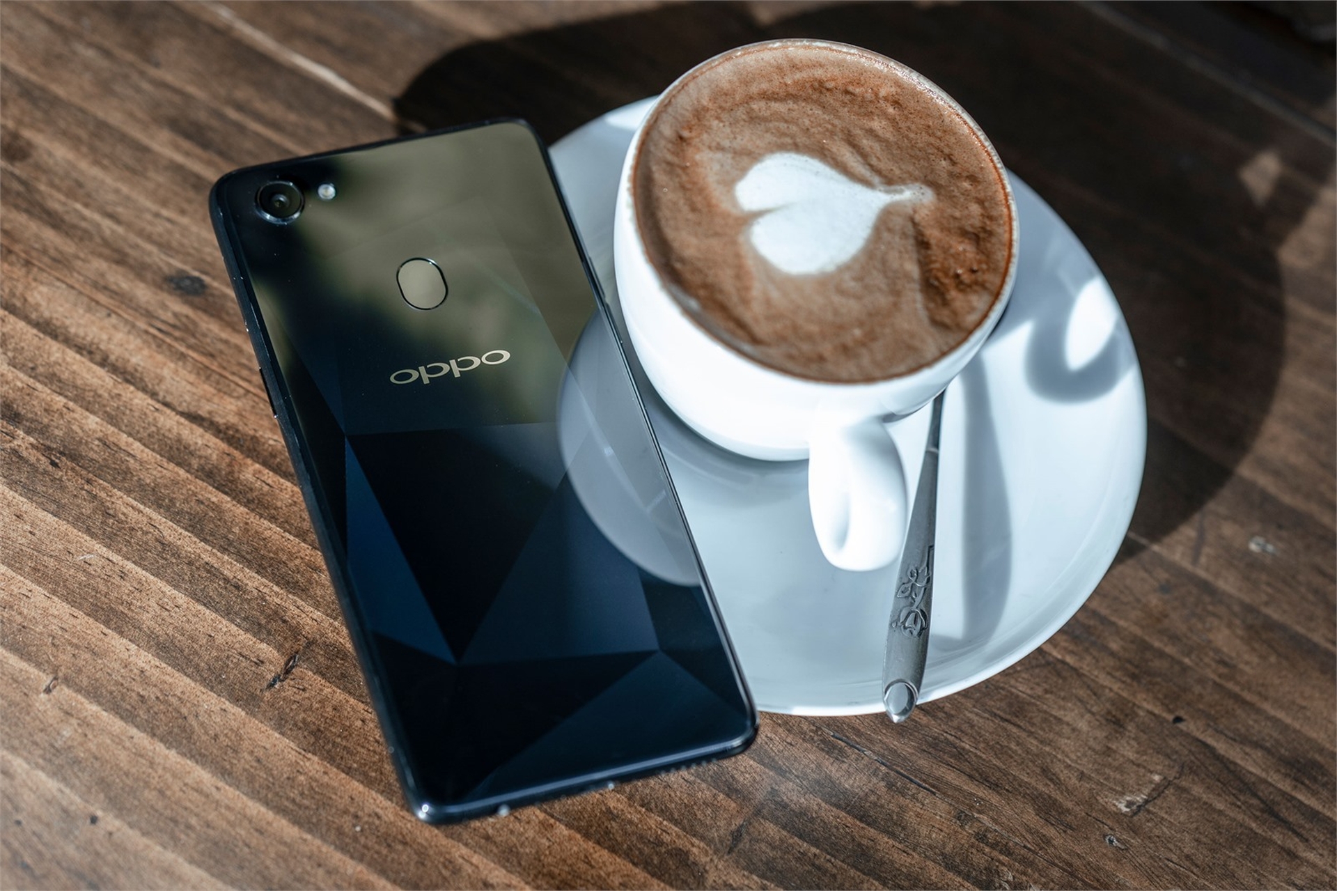 FPT Shop giảm khủng 1 triệu đồng cho khách mua OPPO F7 series