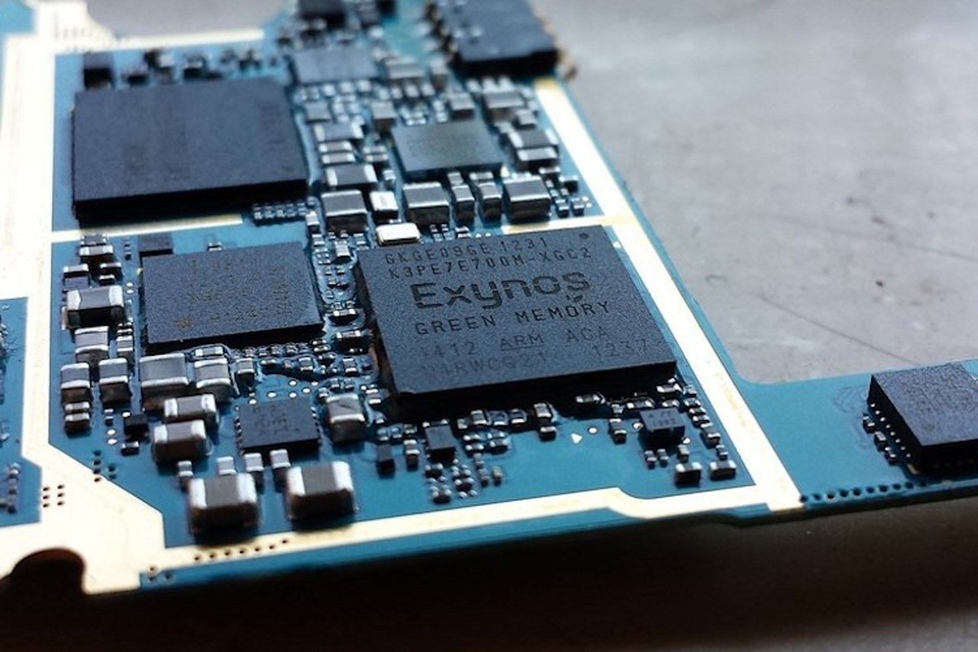 Số lượng chip Exynos của Samsung đã vượt qua A-series của Apple