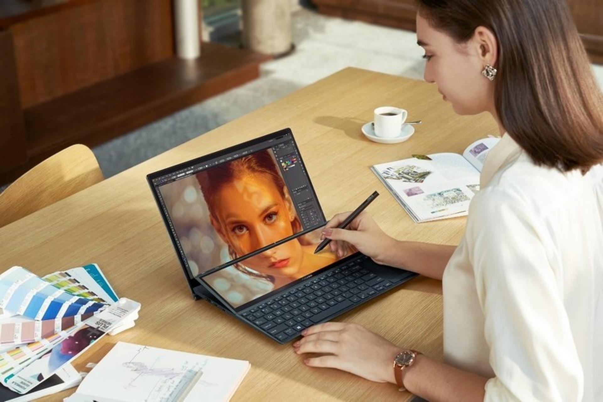 ASUS giới thiệu ZenBook Duo 14 - Laptop 14 inches 2 màn hình siêu mỏng nhẹ