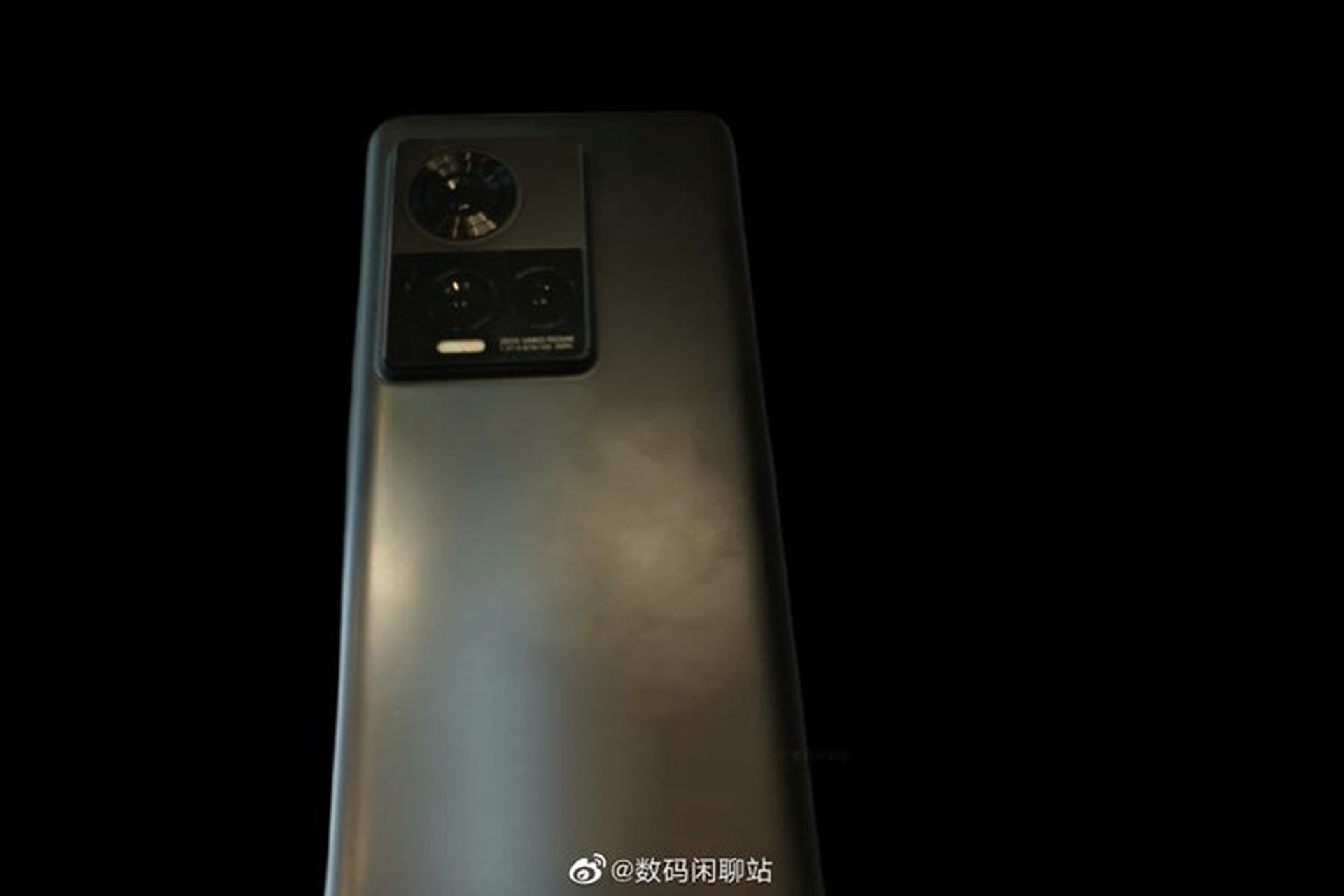 Vivo NEX 5 lộ diện ấn tượng trong bức ảnh thực tế đầu tiên